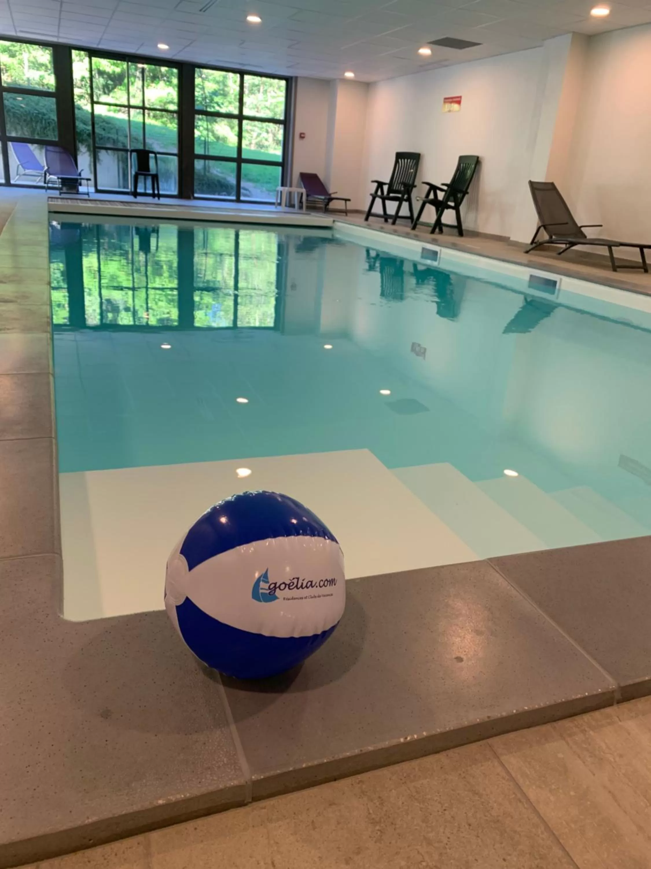 Swimming pool in Goélia Le Domaine du Golf