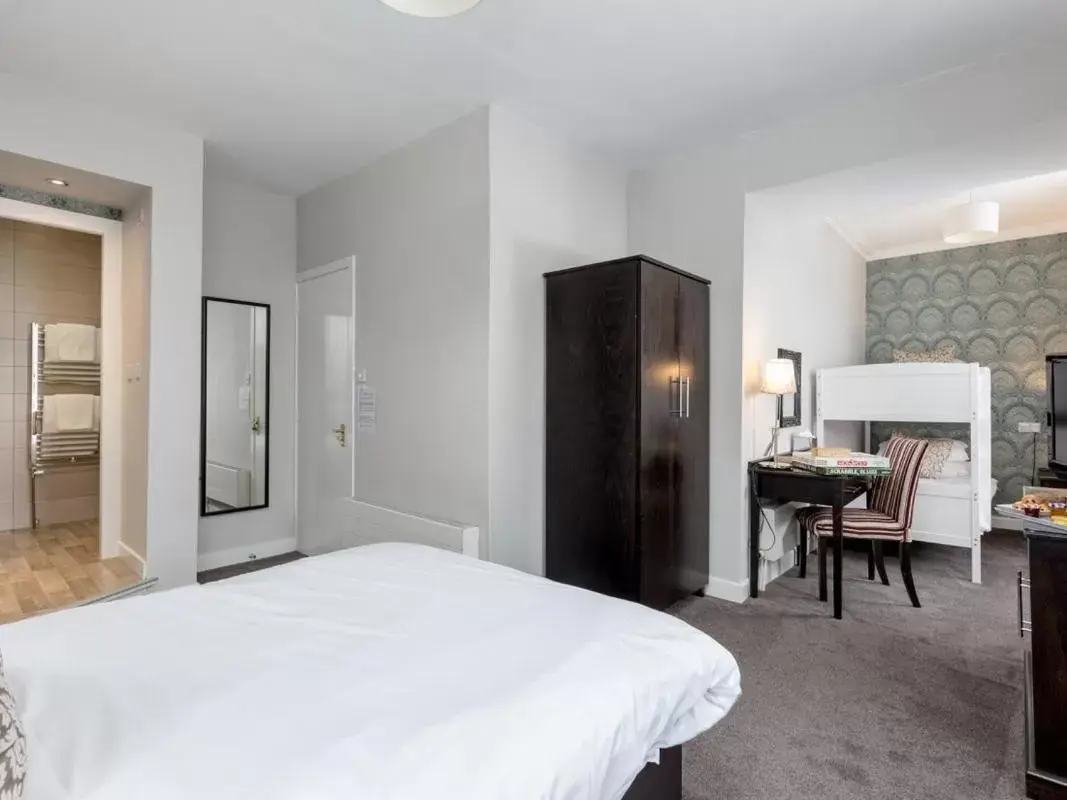 Premium Quadruple Room in Kirkstyle Hotel
