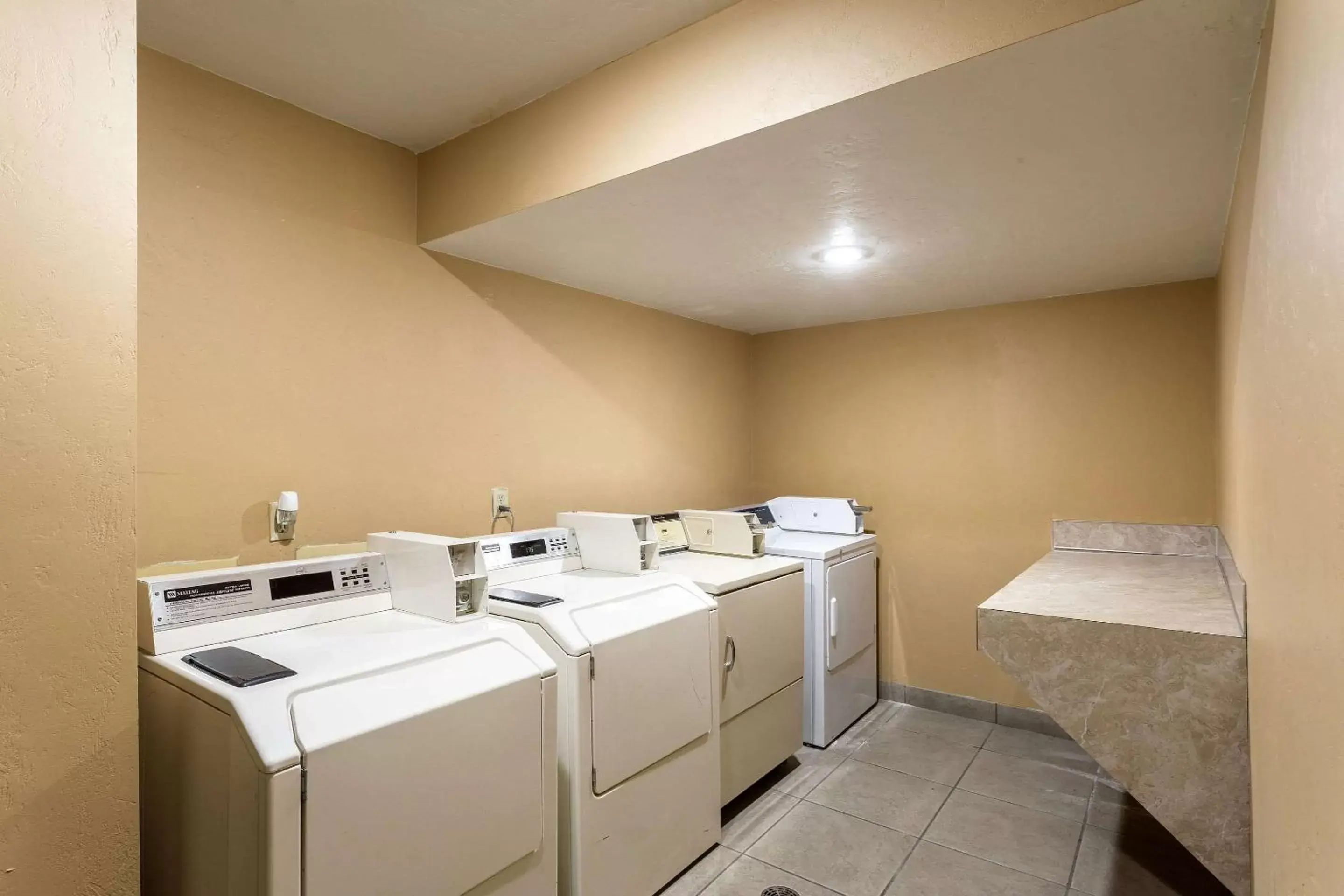 On site, Kitchen/Kitchenette in Quality Inn Moses Lake