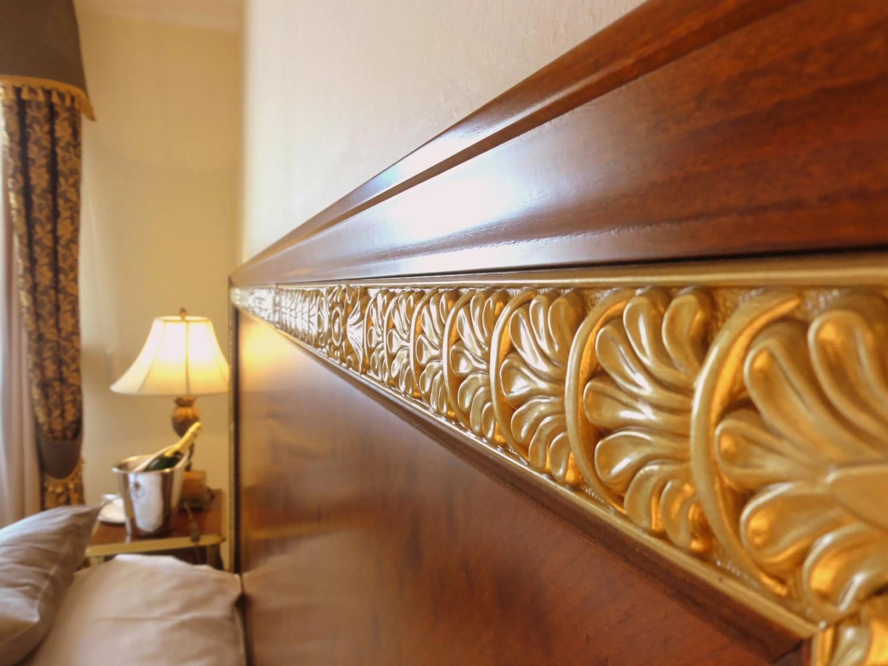 Other in Residence Romanza