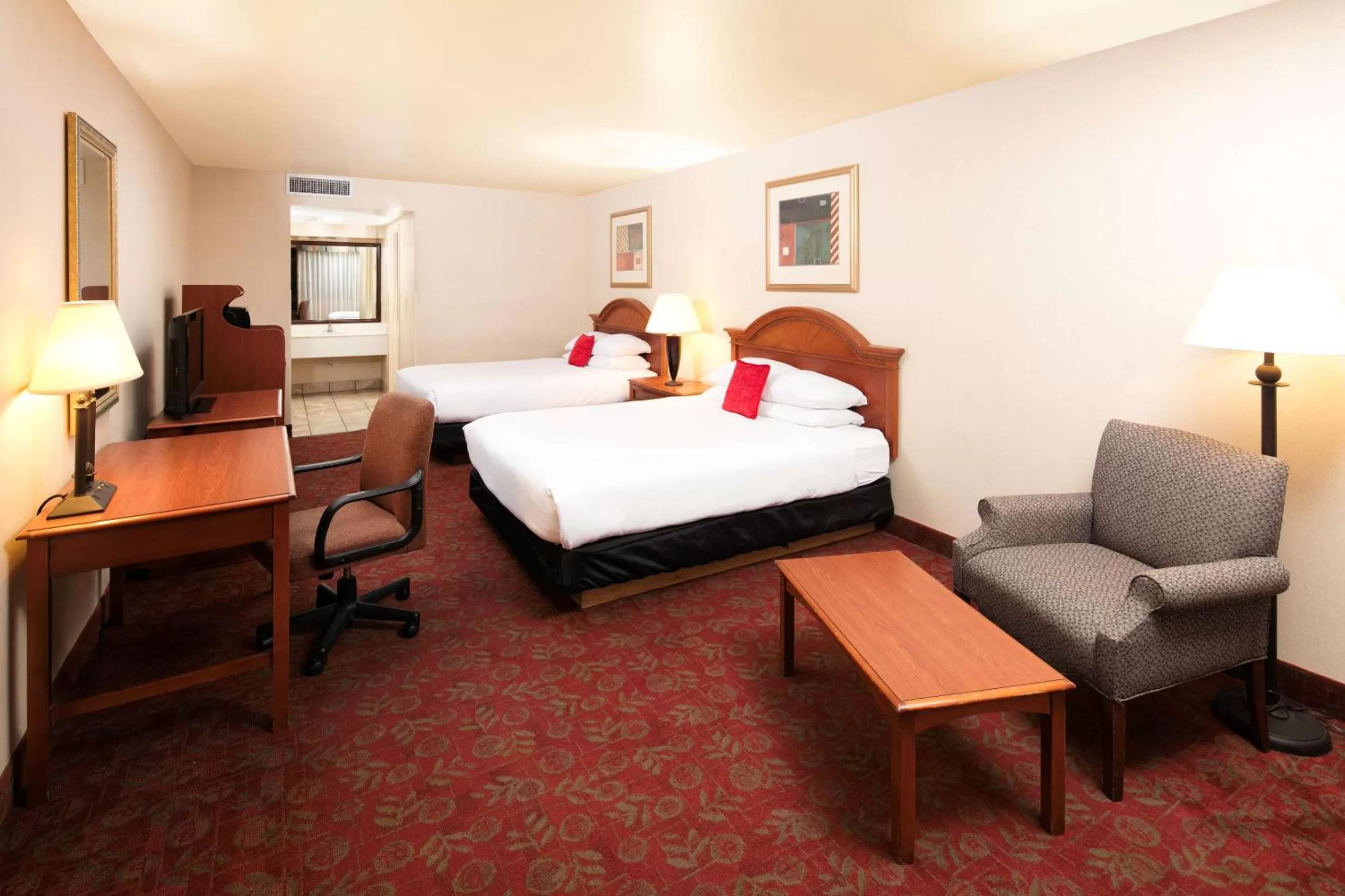 Photo of the whole room, Bed in Red Lion Hotel and Conference Center St. George