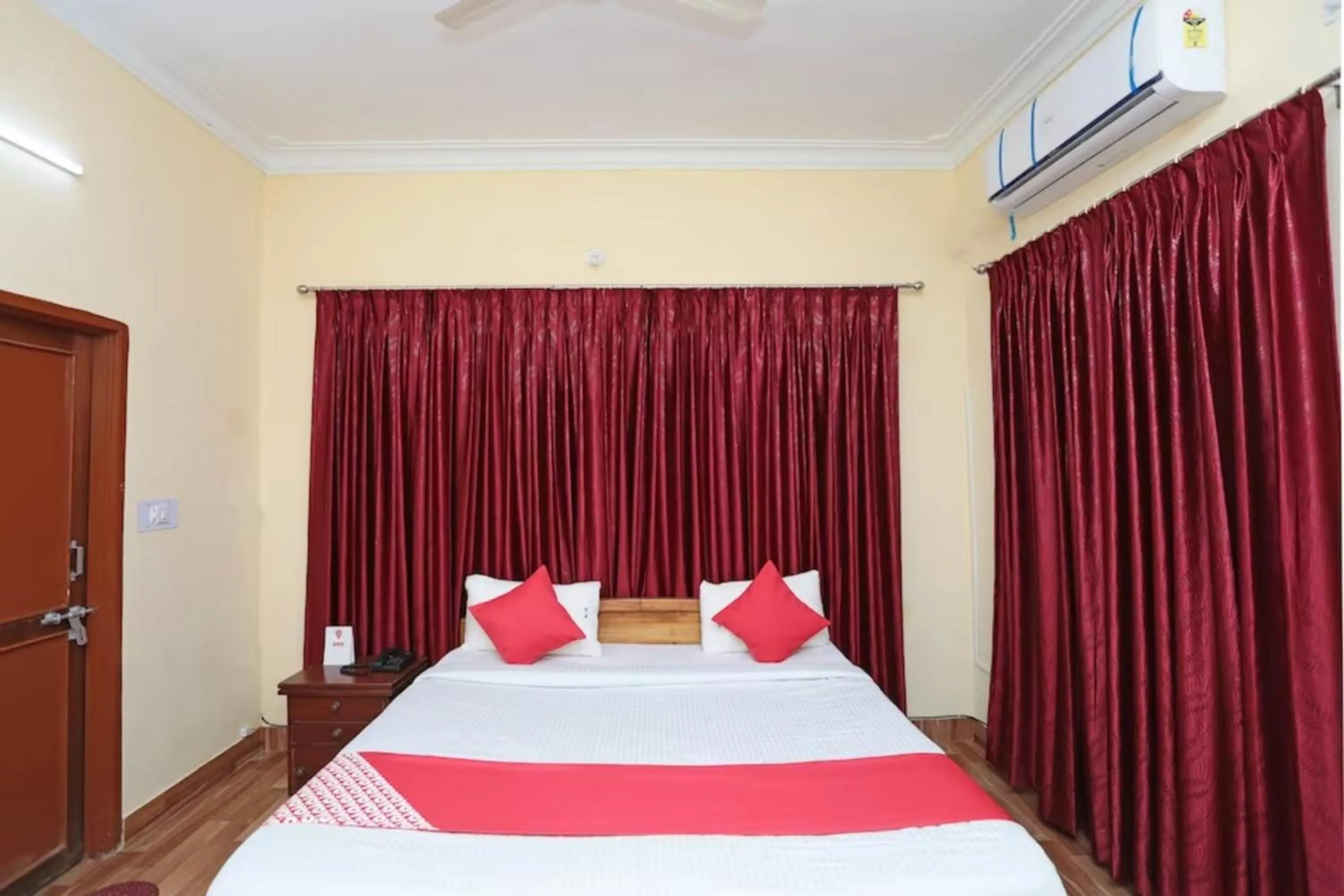 Bed in Goroomgo Pink Villa Guest House Bhubaneswar
