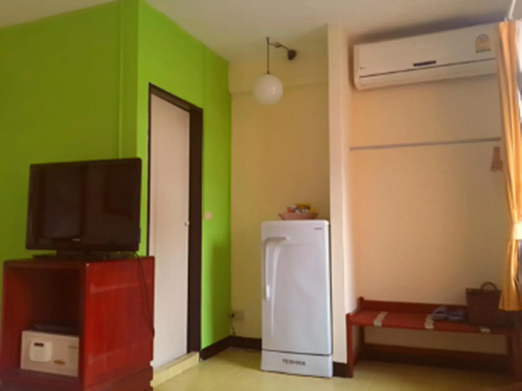 Bedroom, TV/Entertainment Center in Sawasdee Sukhumvit Inn