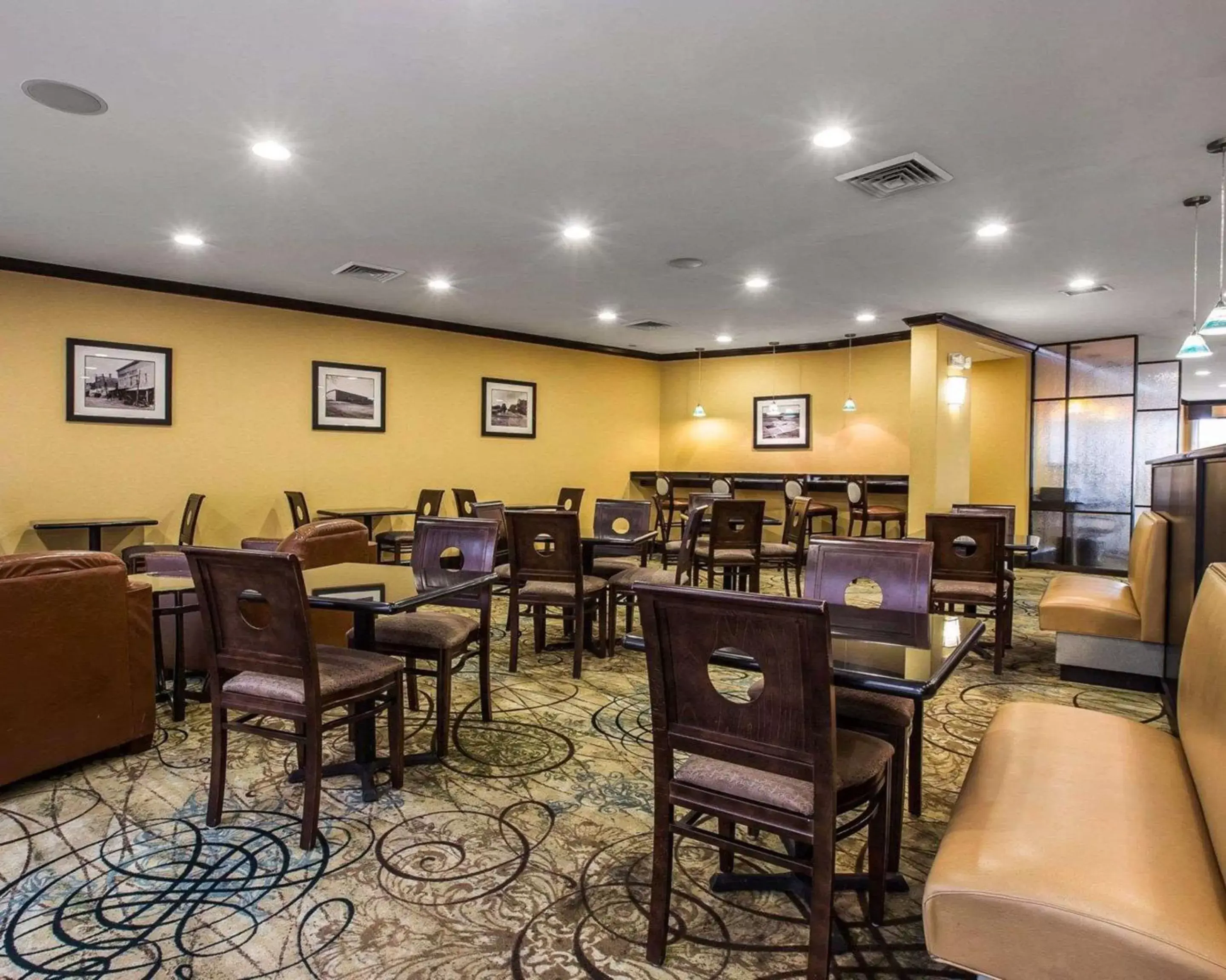 Restaurant/Places to Eat in Comfort Suites Simpsonville