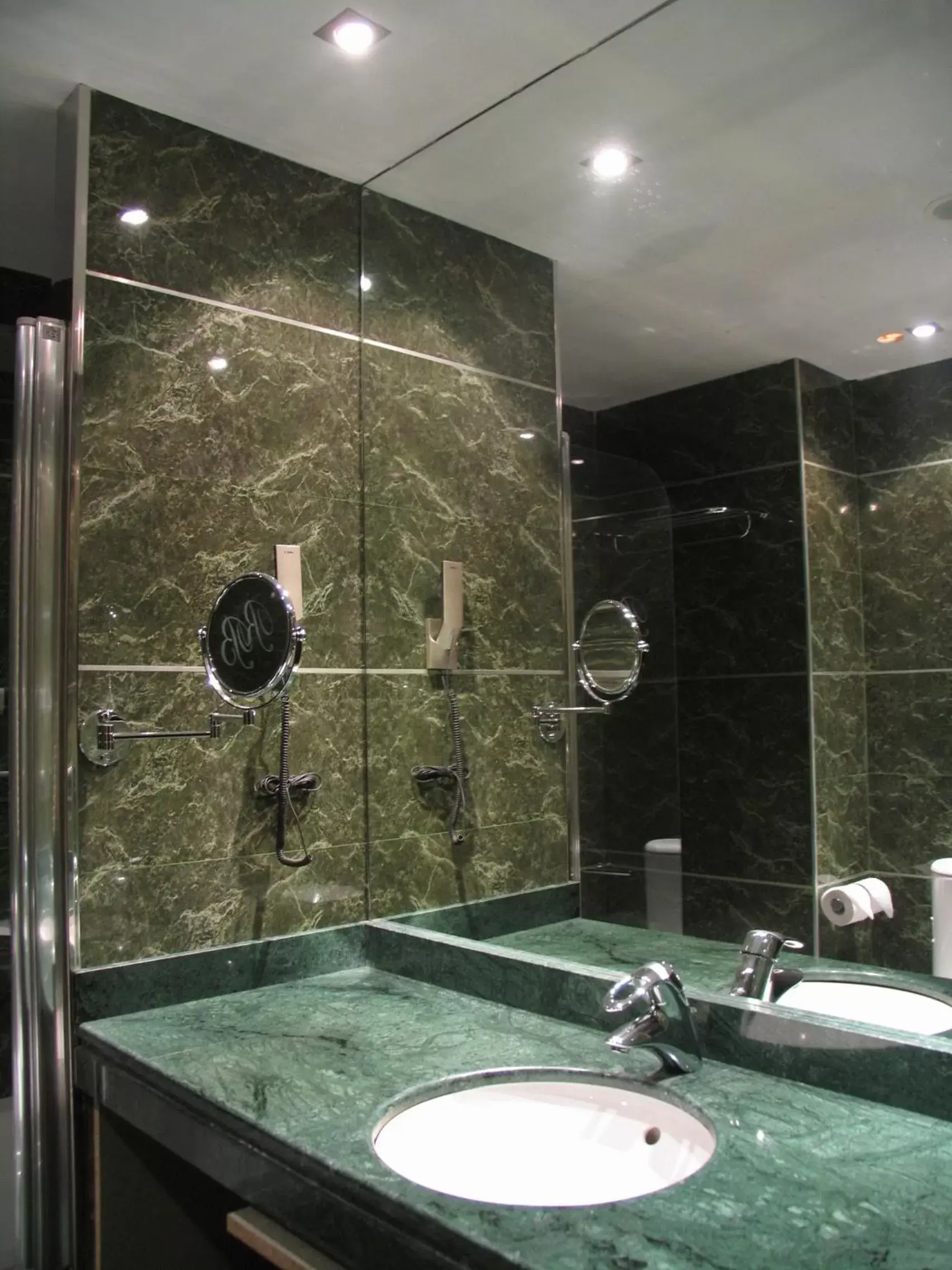 Bathroom in Hospedium Hotel Mirador de Gredos