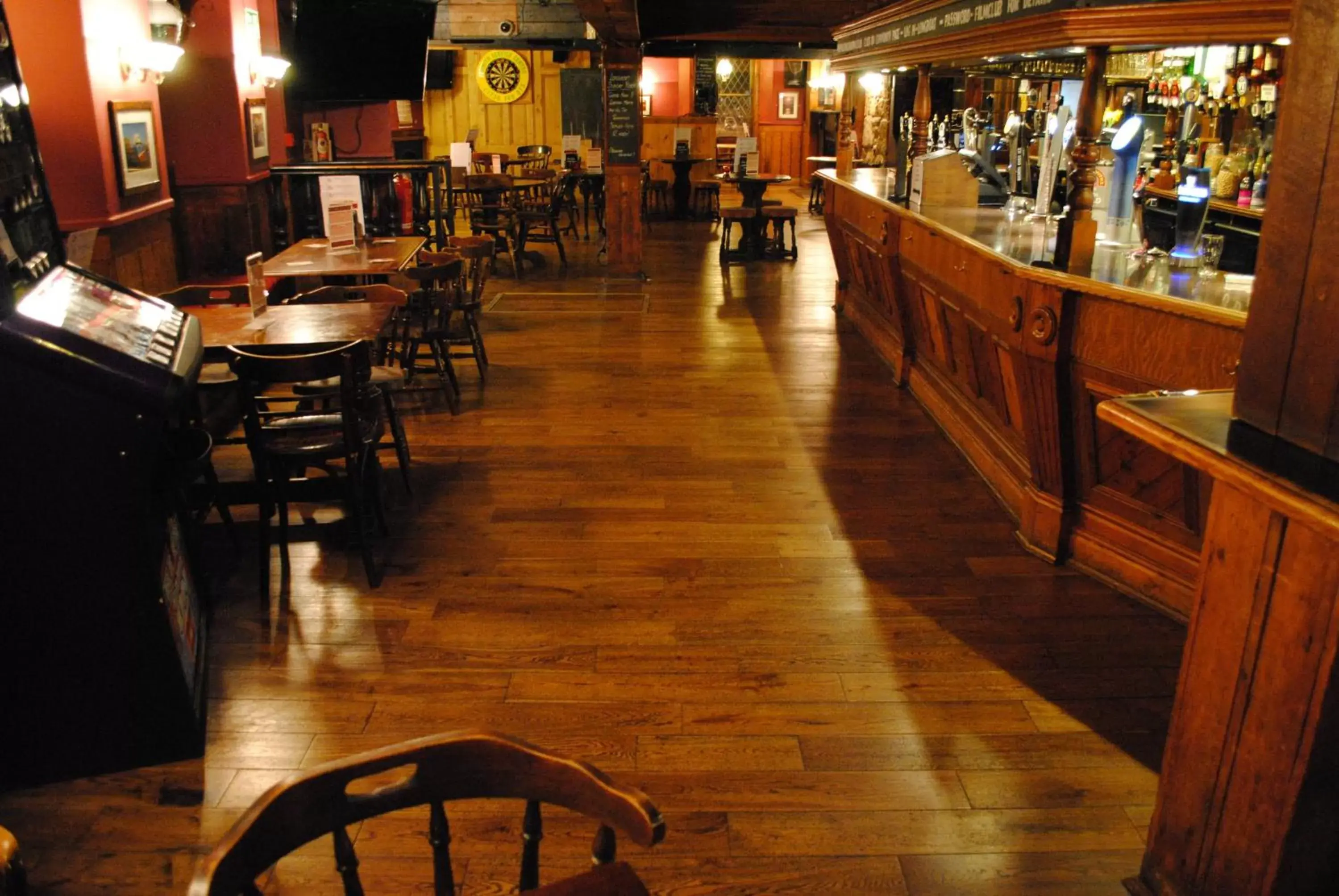 Lounge or bar, Restaurant/Places to Eat in The Longboat Inn