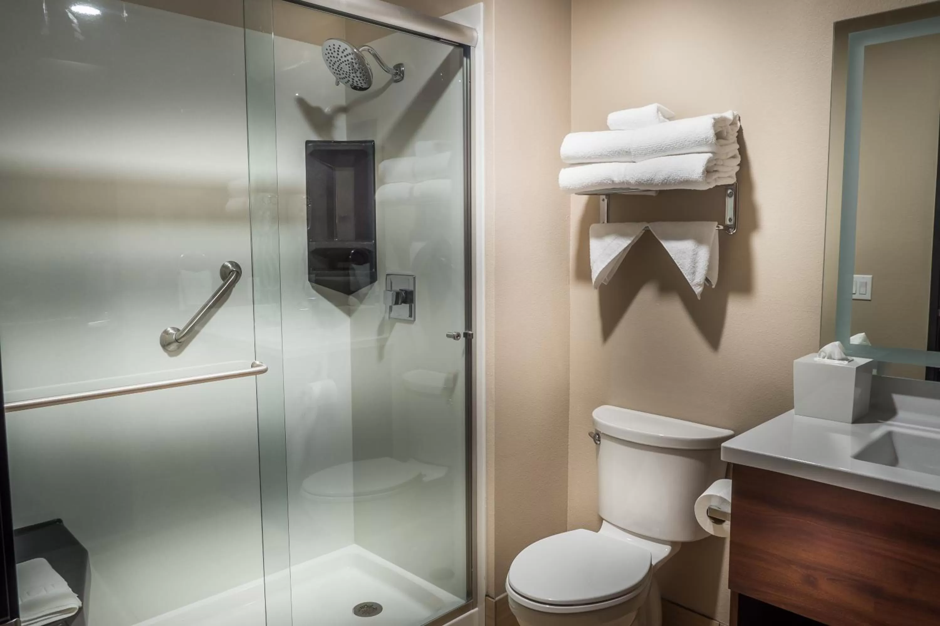 Shower in Skyline Hotel and Casino