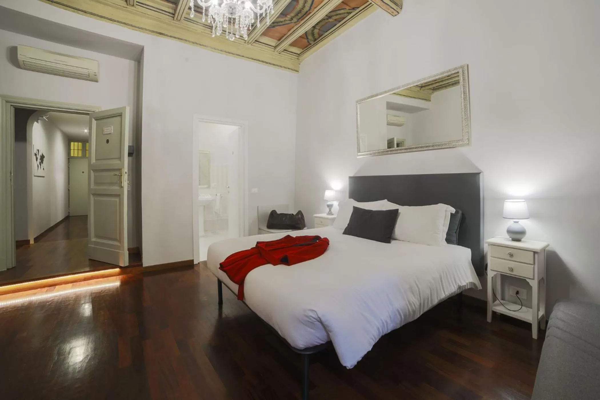 Photo of the whole room, Bed in La Maison Dell'Orologio