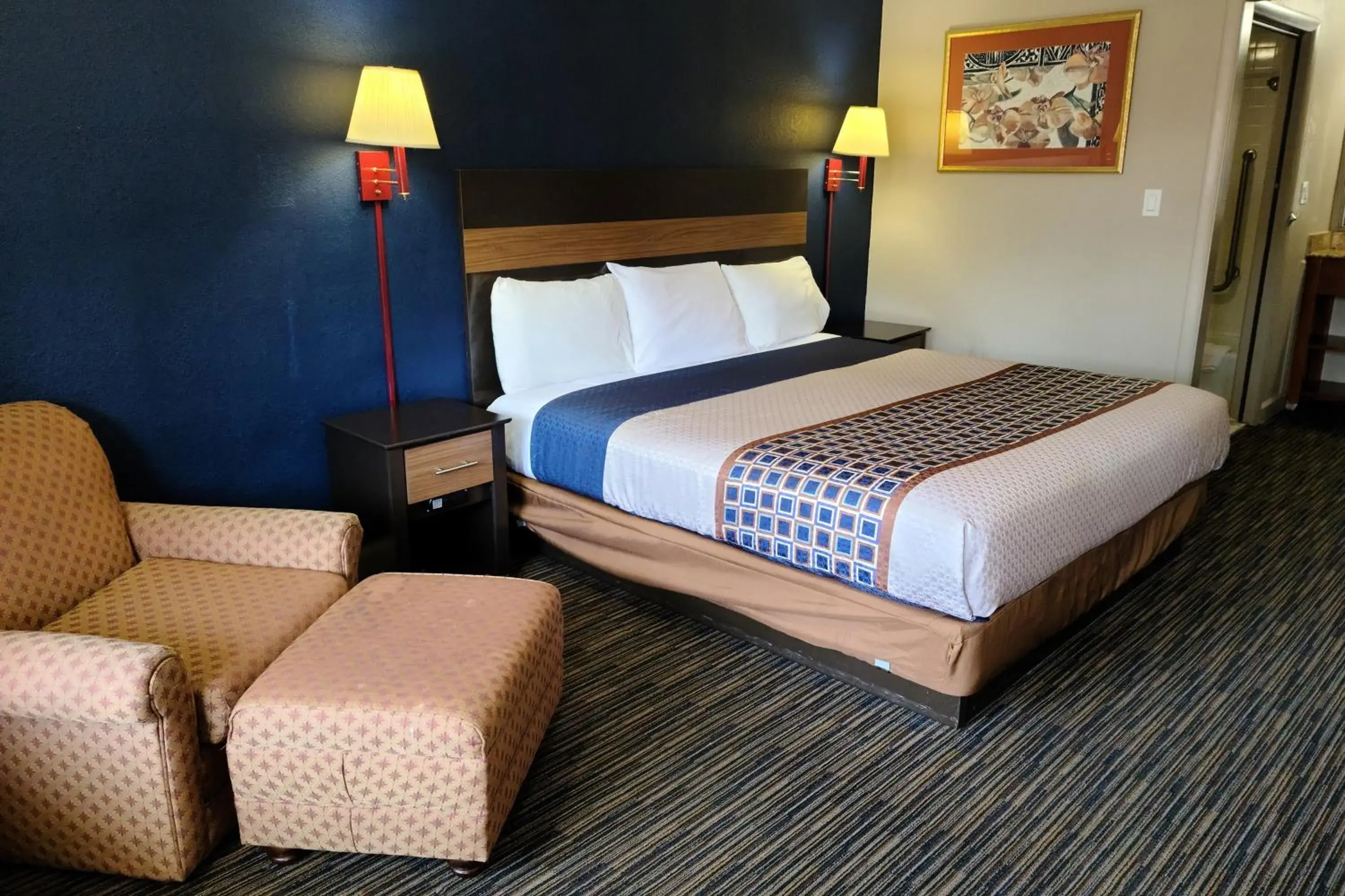 Bed in Travelodge by Wyndham Williamsburg Colonial Area