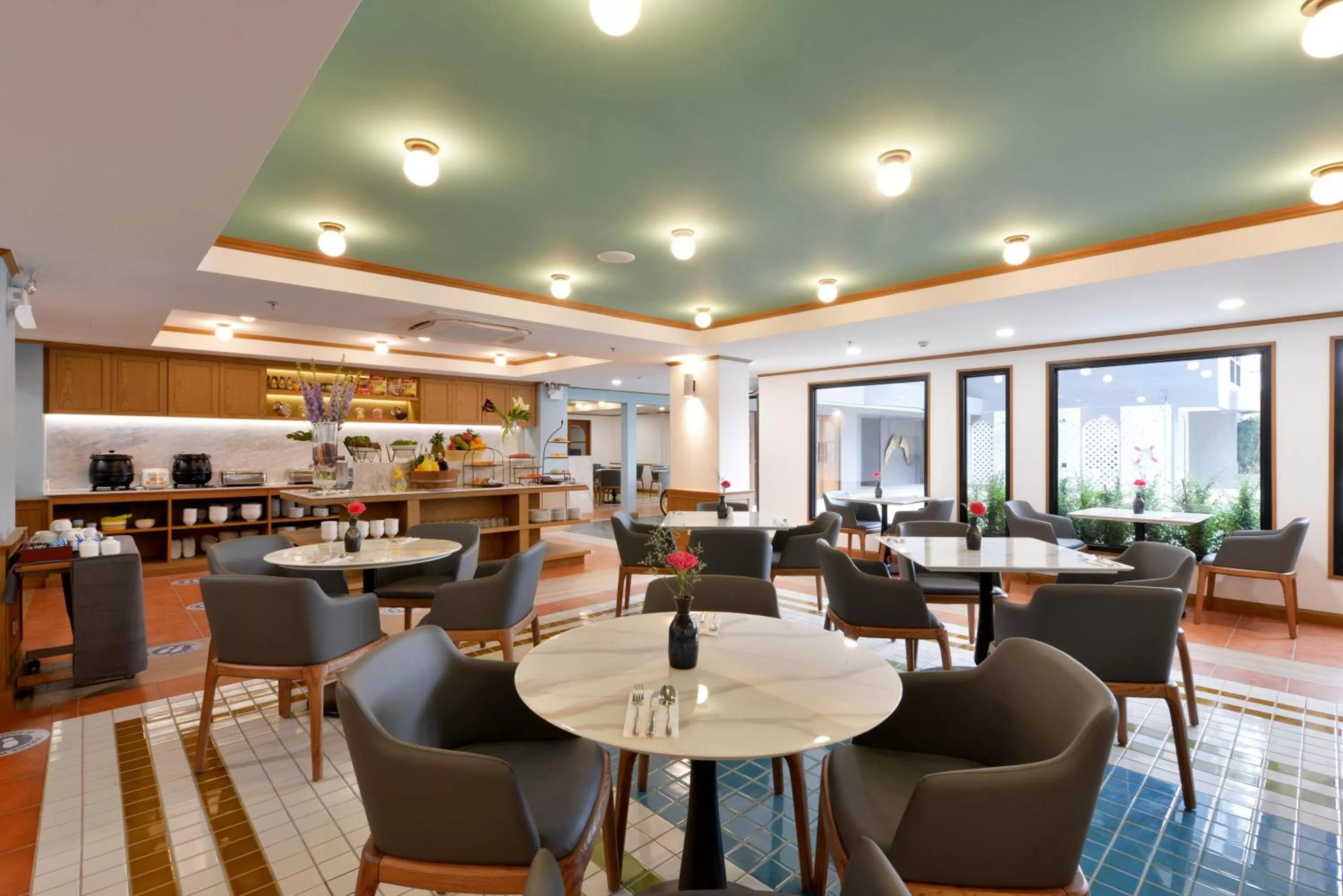 Restaurant/places to eat in Oakwood Hotel & Residence Bangkok