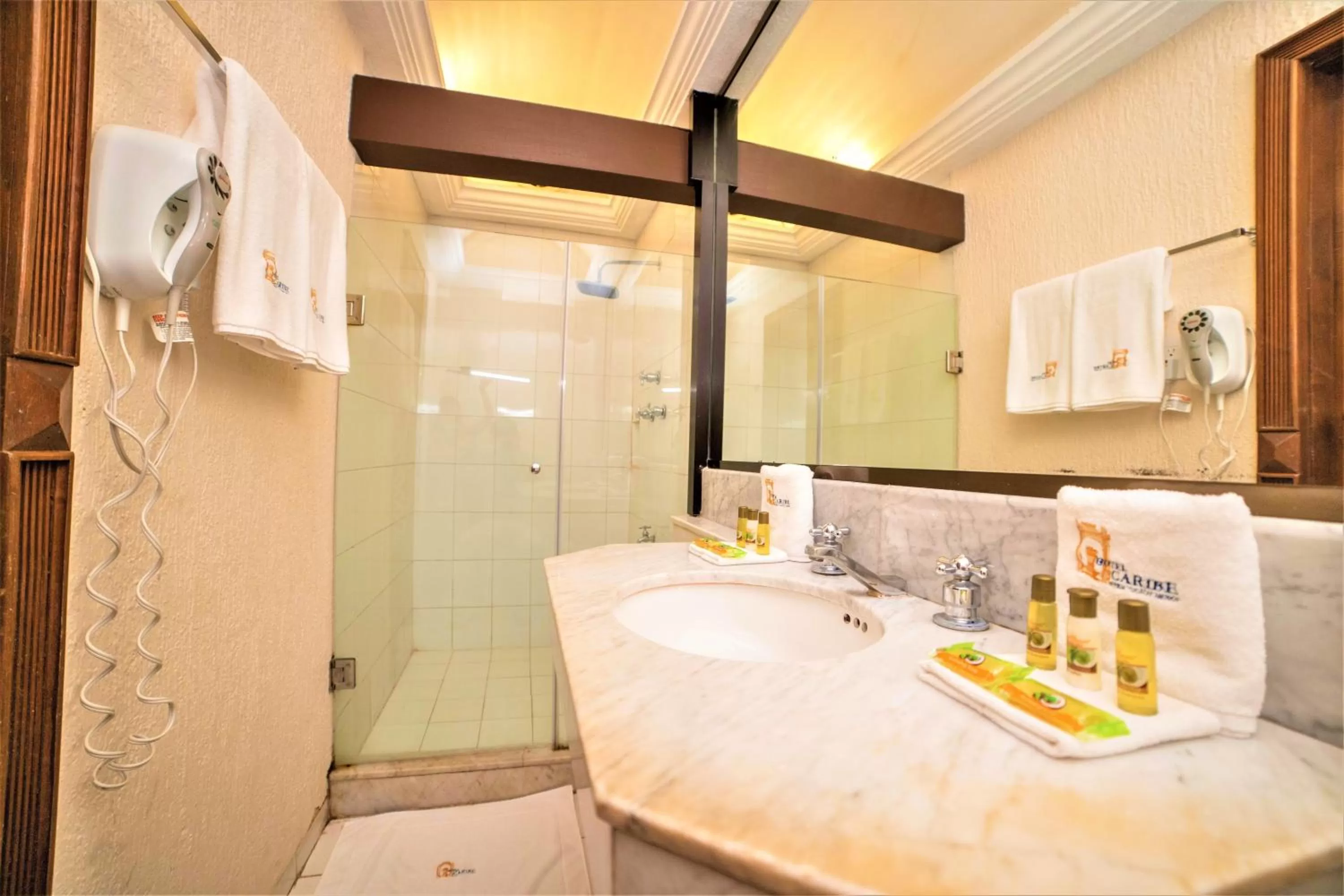 Bathroom, Bed in Hotel Caribe Merida Yucatan