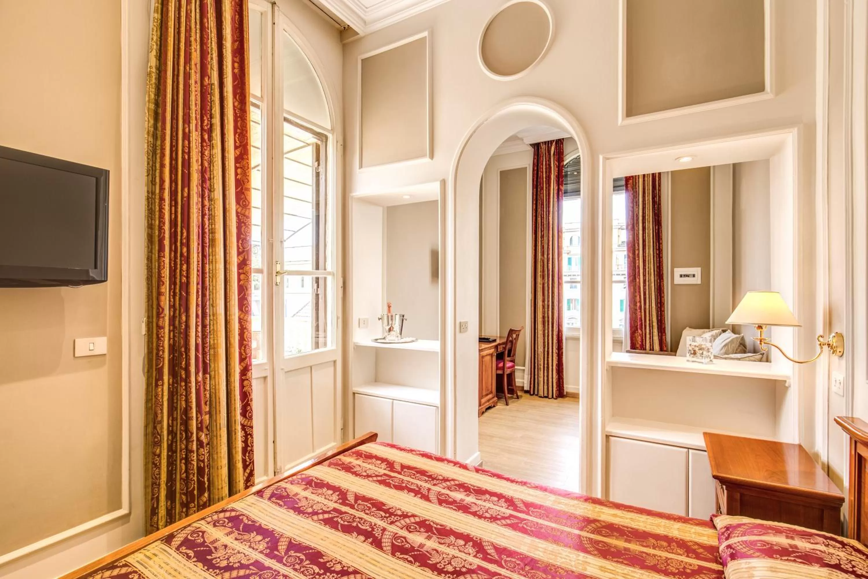 Bedroom, Bed in Rome Garden Hotel