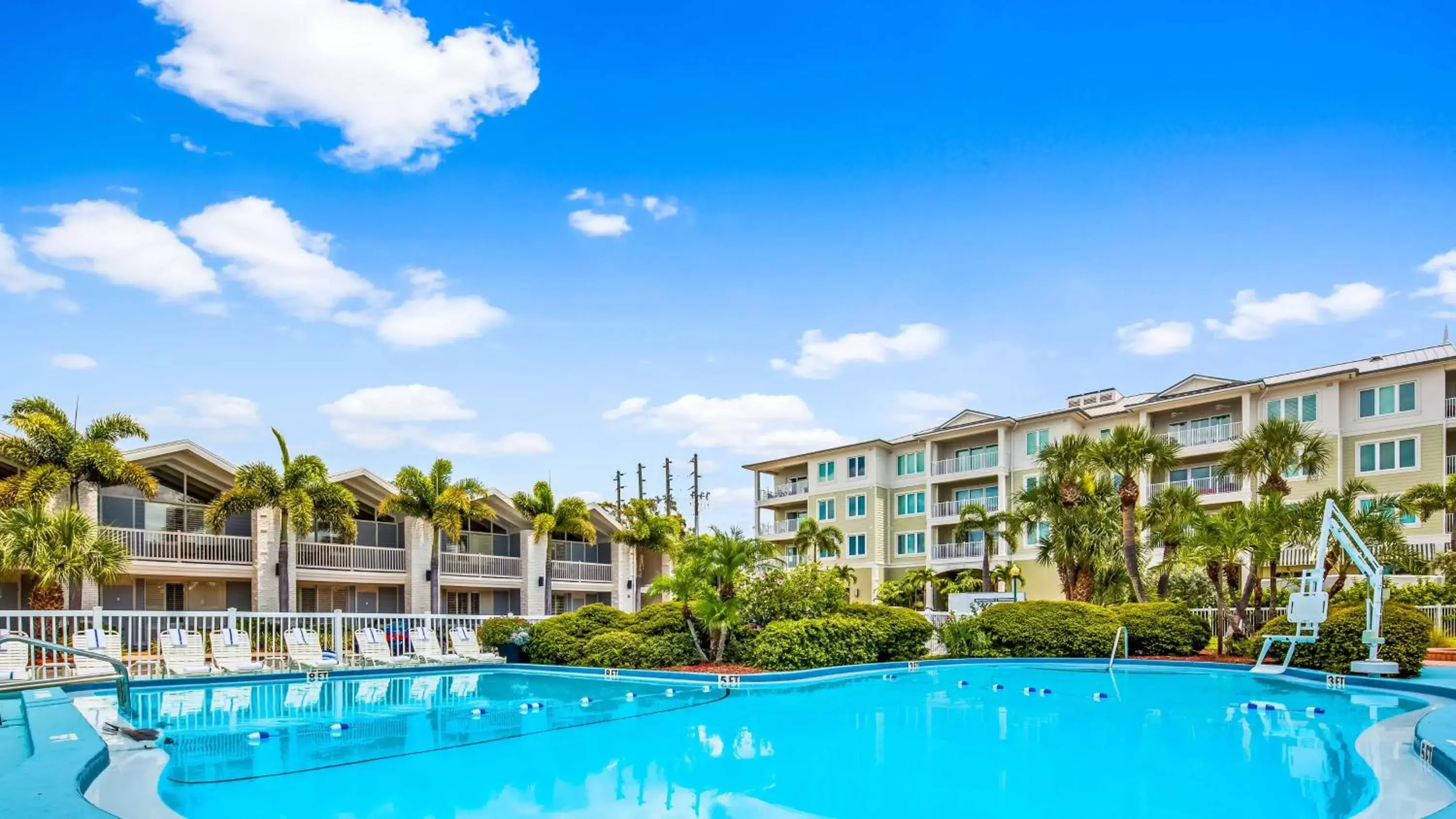 On site, Swimming Pool in Best Western Plus Yacht Harbor Inn