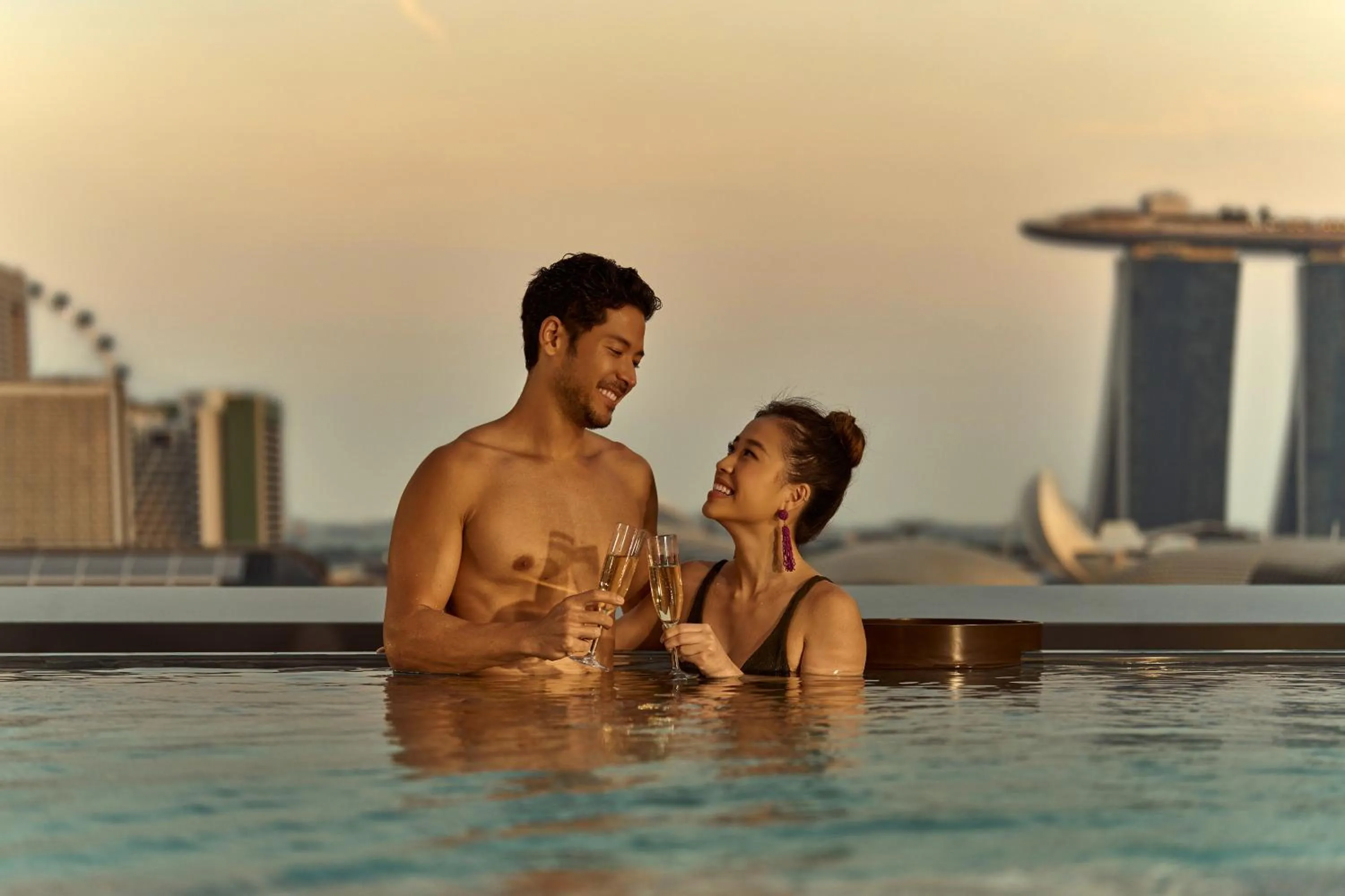 Swimming pool in Pullman Singapore Hill Street