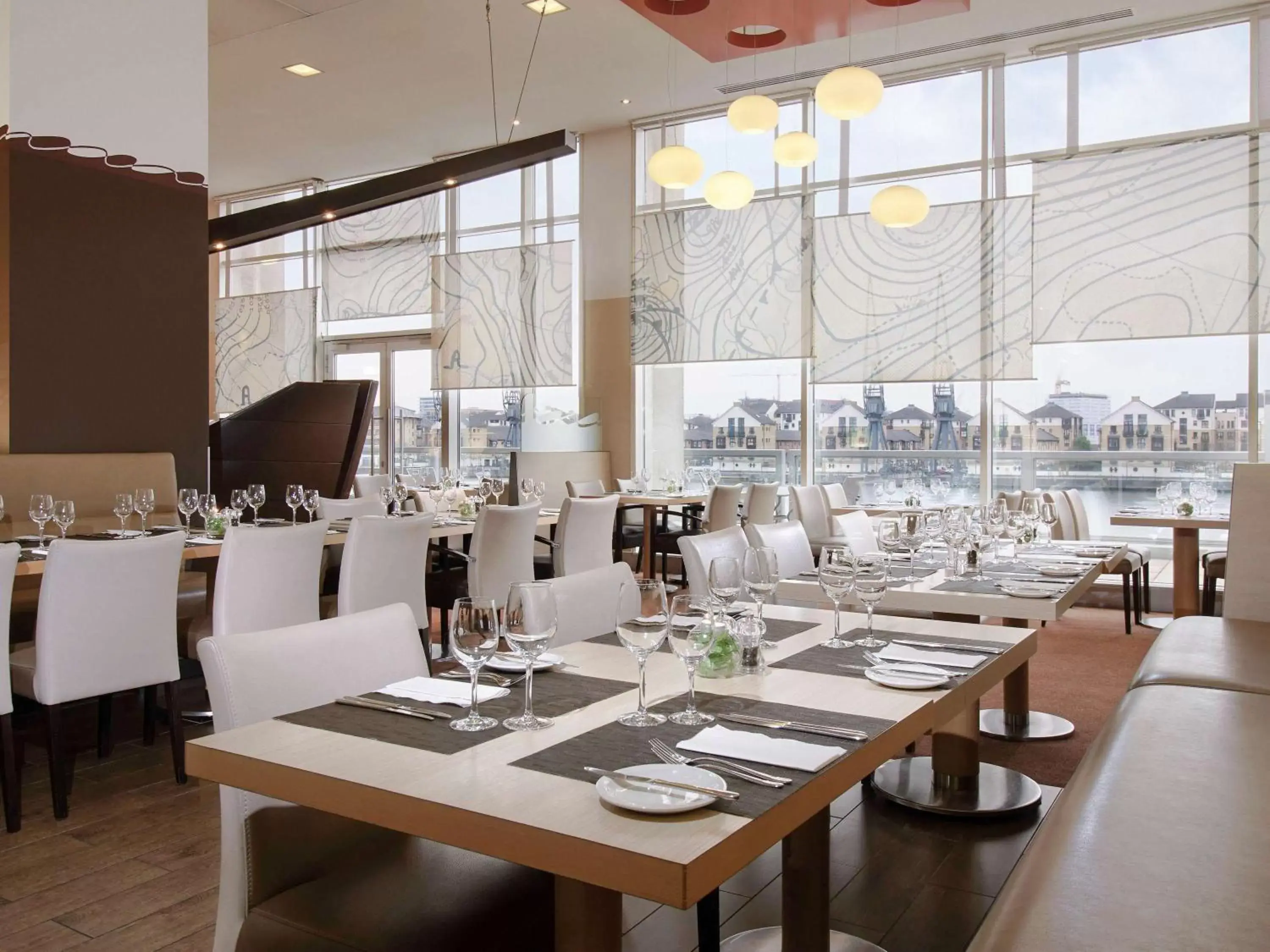 Restaurant/Places to Eat in Novotel London Excel