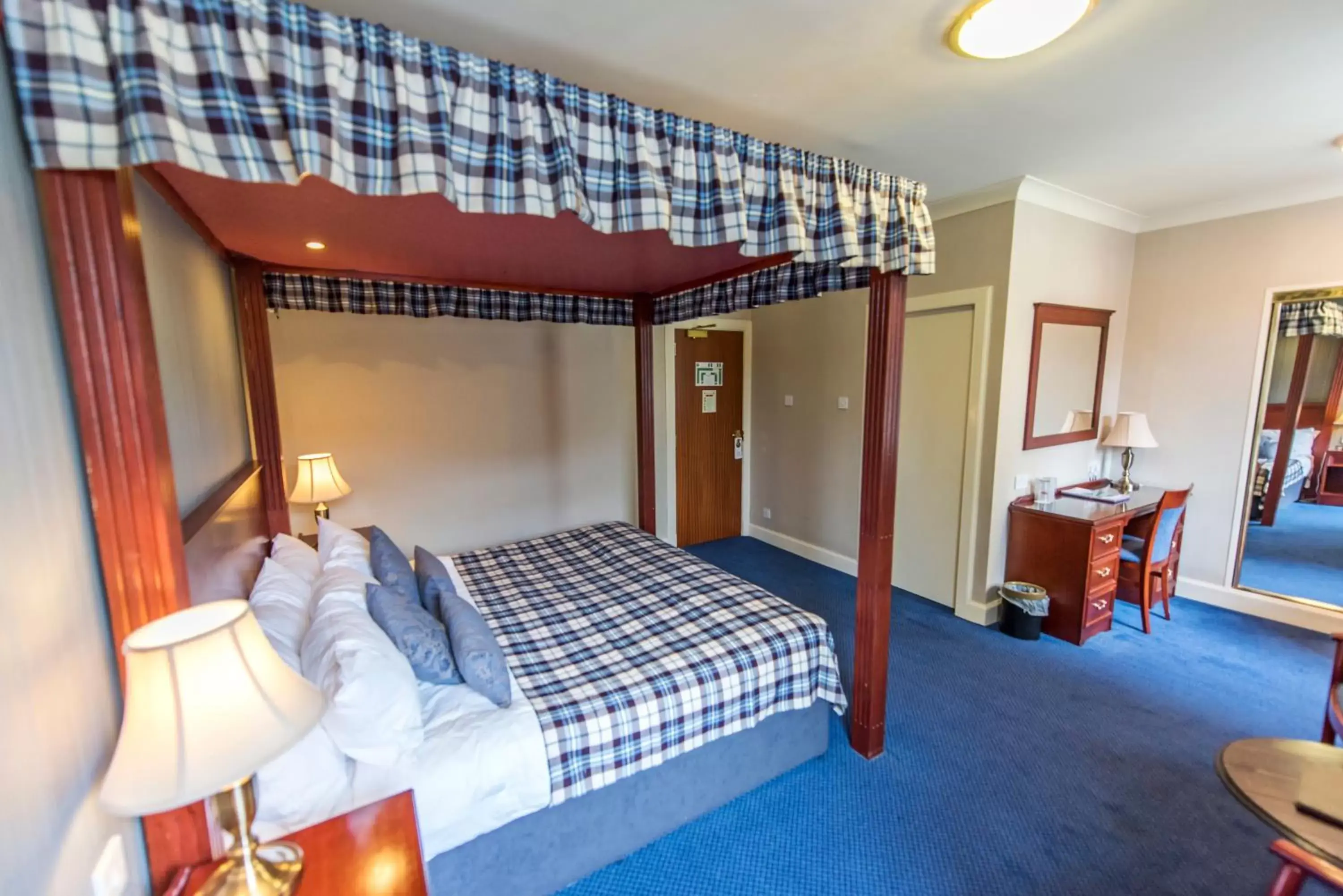 Double Room with Four Poster Bed in Ben Nevis Hotel & Leisure Club