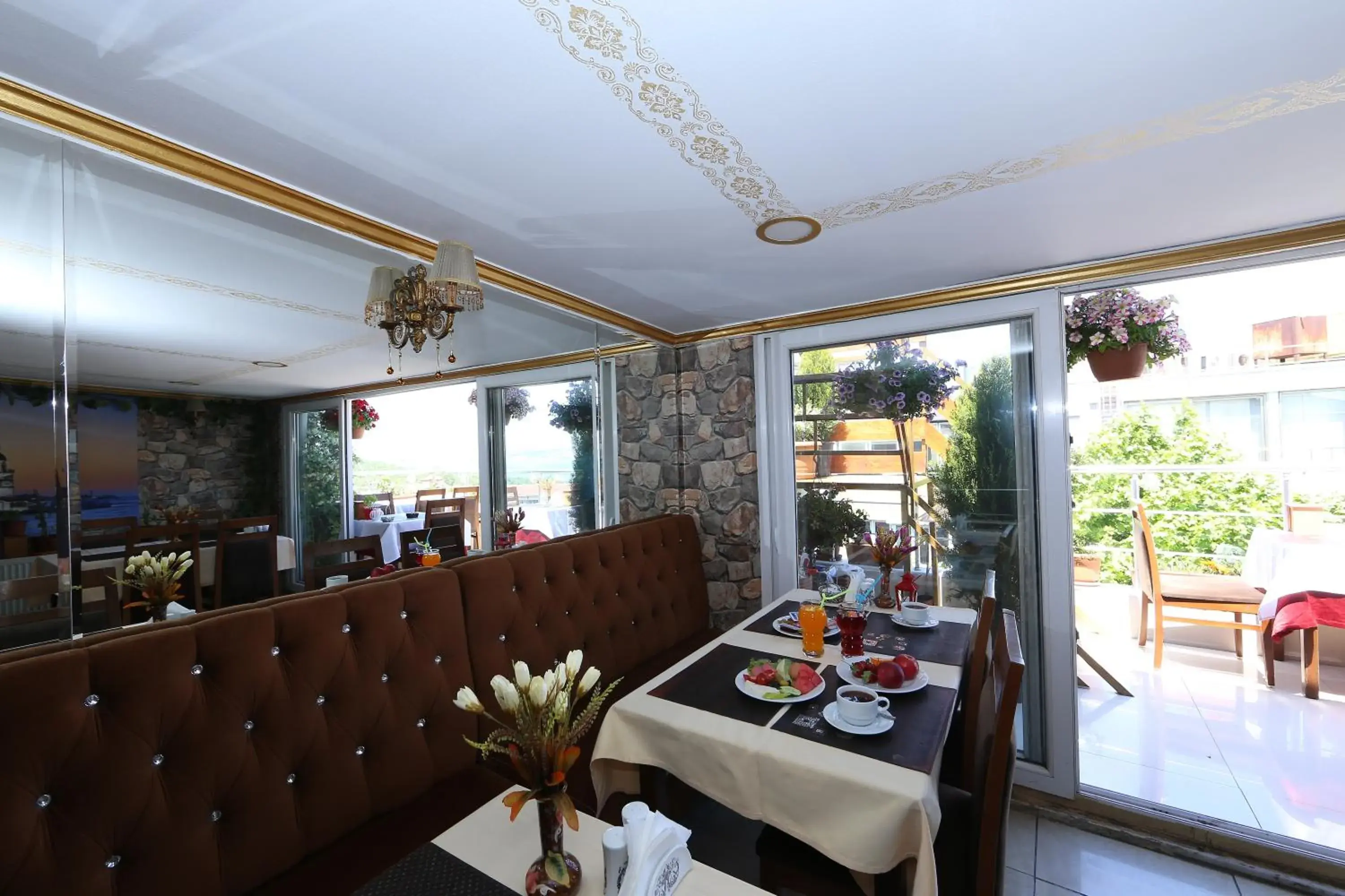 Restaurant/Places to Eat in Meddusa Hotel Istanbul