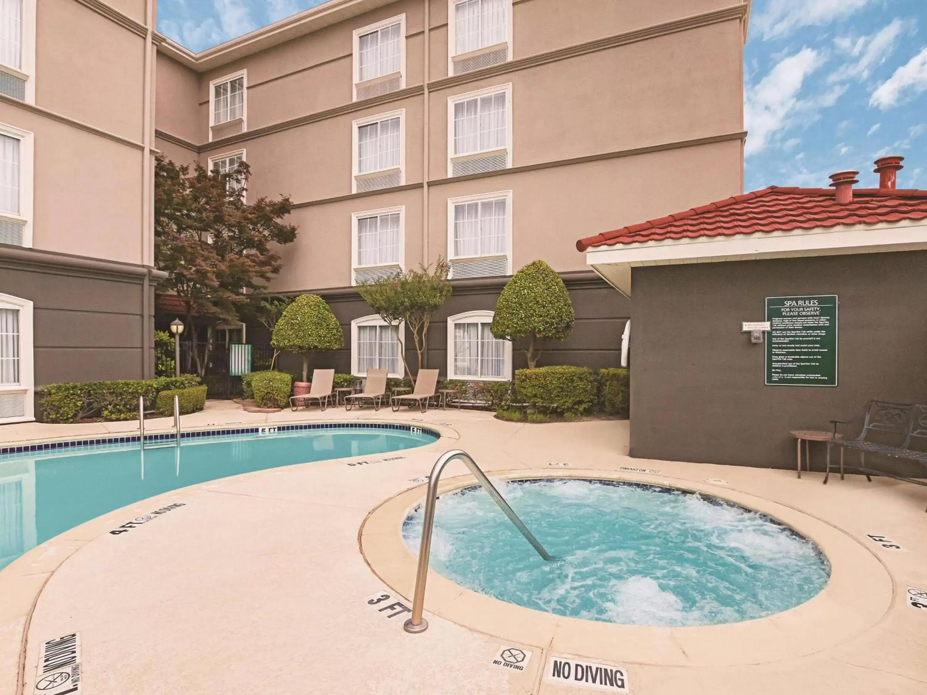 Spa and wellness centre/facilities, Swimming Pool in La Quinta by Wyndham Fort Worth City View