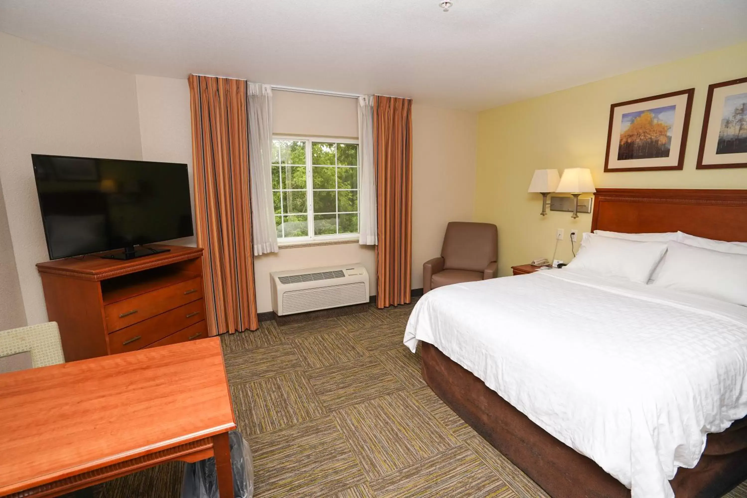 Bedroom, Bed in Candlewood Suites Boise - Towne Square, an IHG Hotel