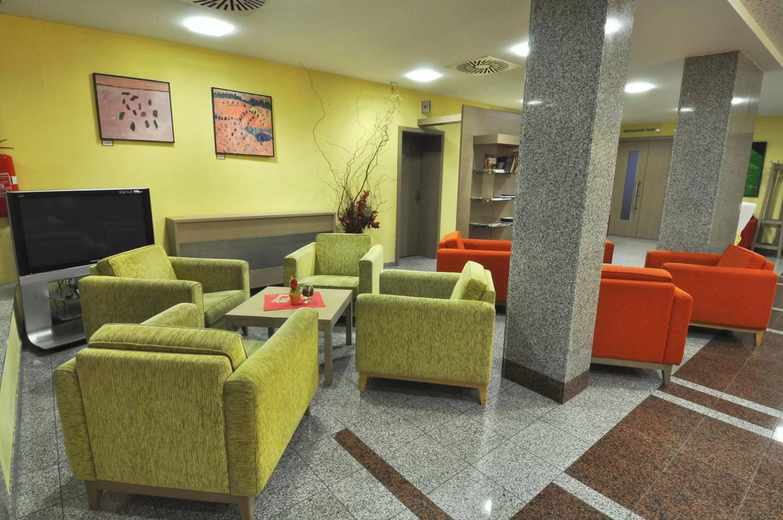 Communal lounge/ TV room in LH Parkhotel Hluboka Nad Vltavou Congress & Wellness