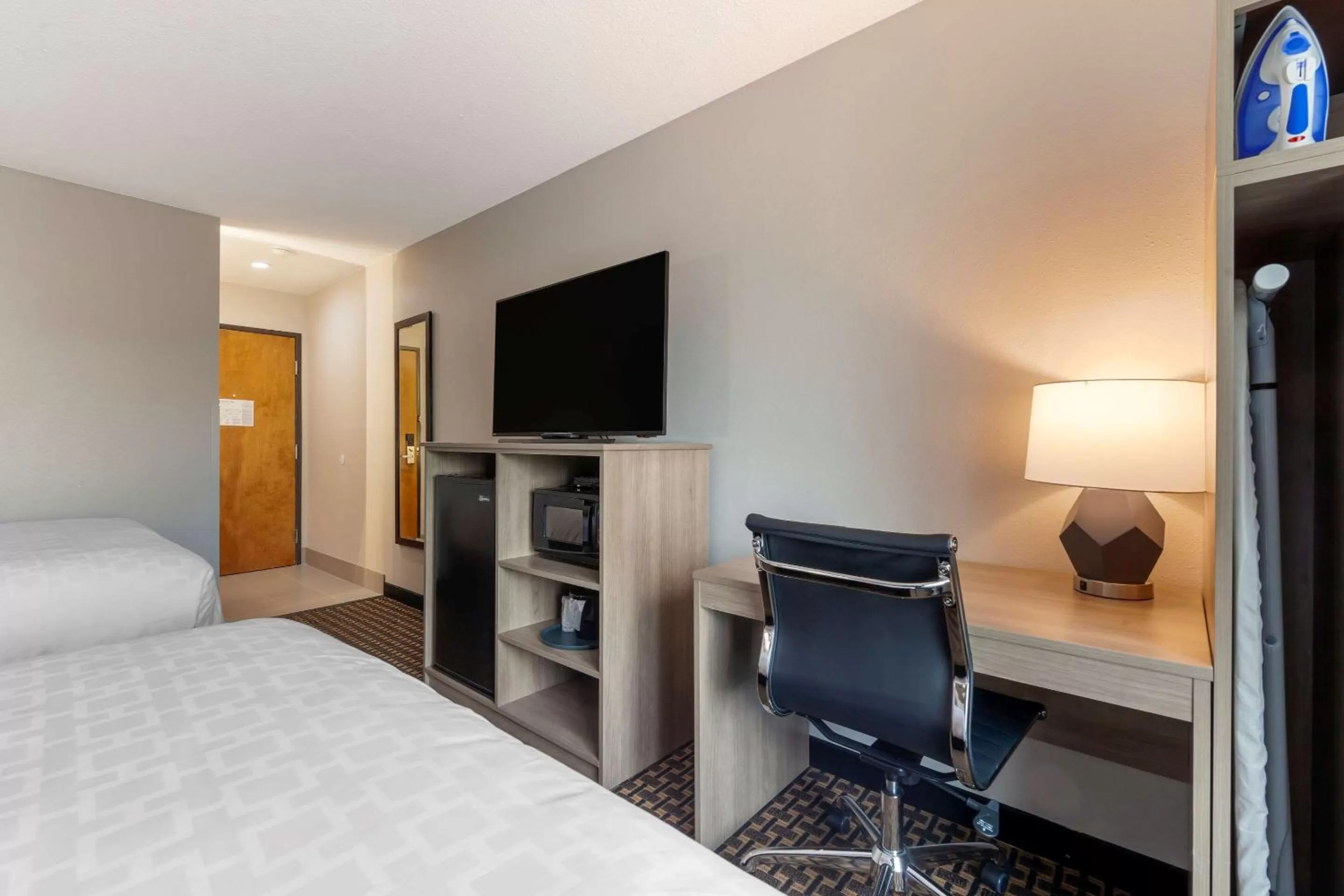 Bedroom in Clarion Pointe Tomah