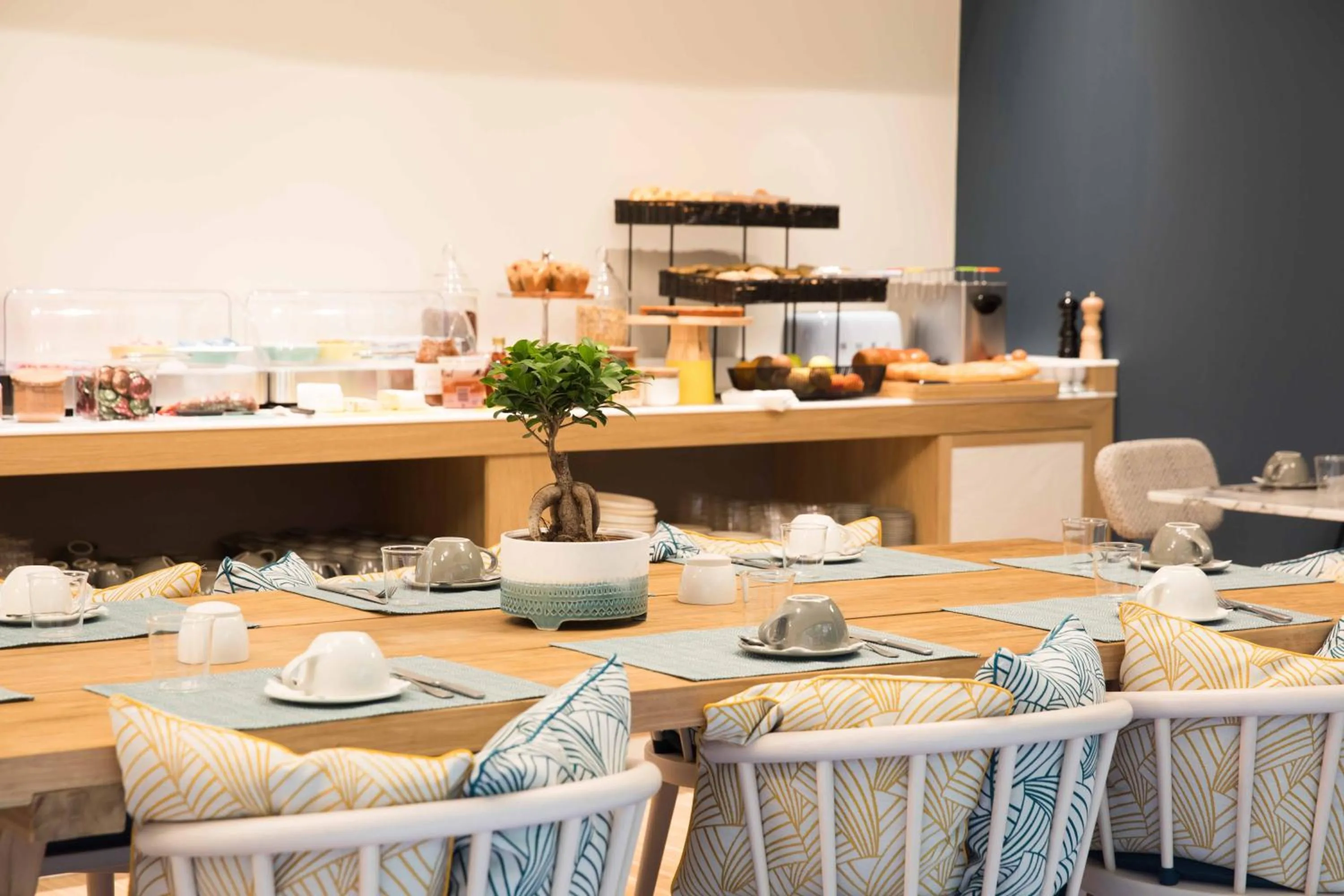 Restaurant/places to eat in T Boutique Hotel