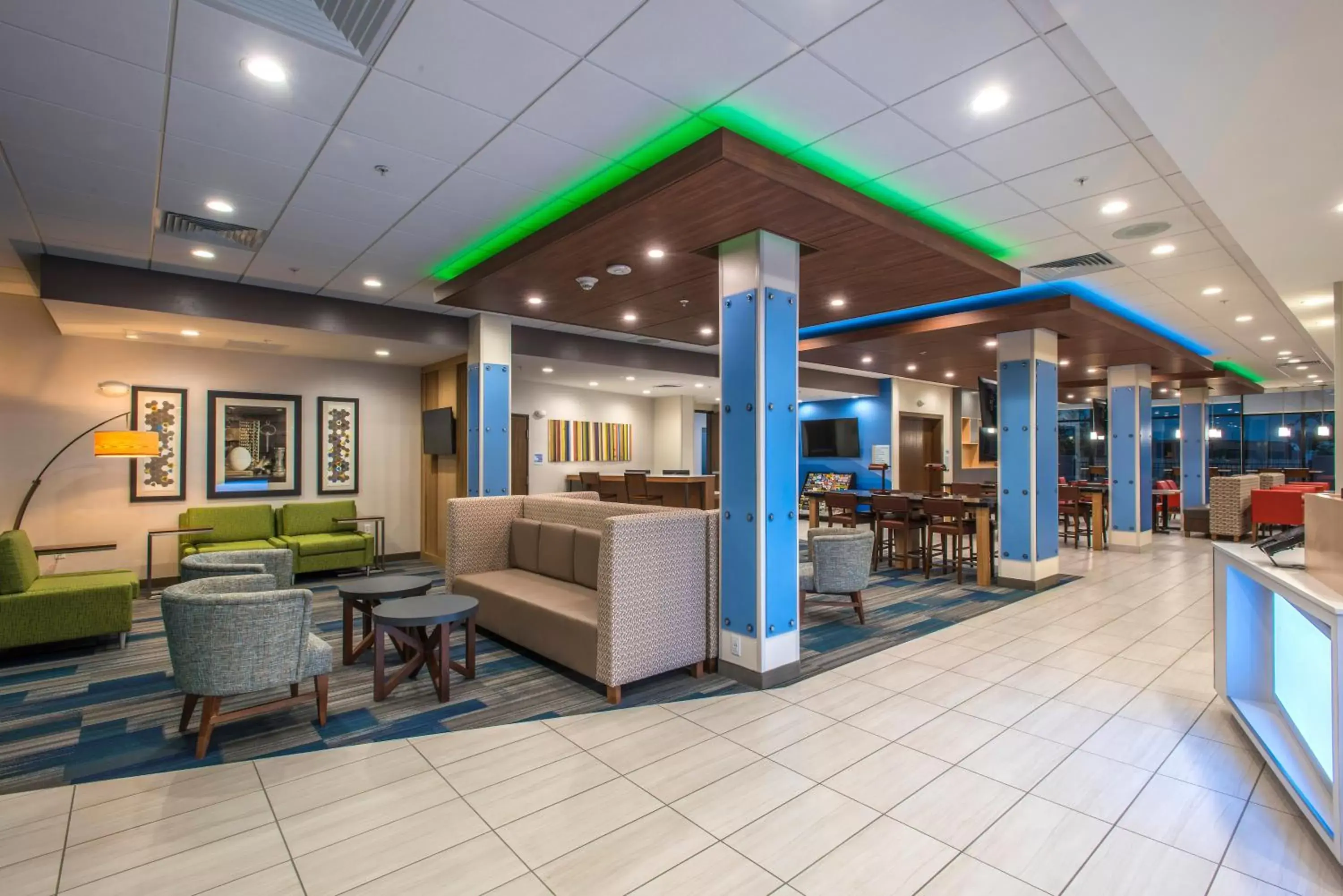 Property building, Lobby/Reception in Holiday Inn Express & Suites - Phoenix North - Happy Valley, an IHG Hotel