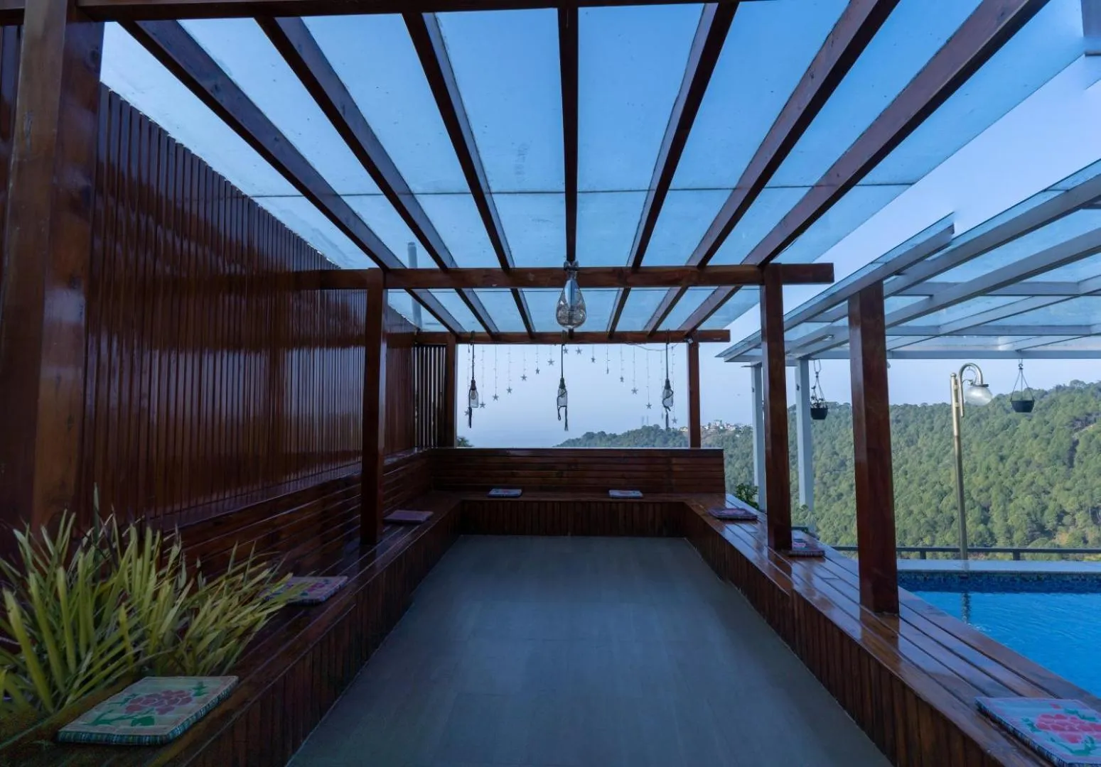 Swimming pool in Indraprastha Spa Resort