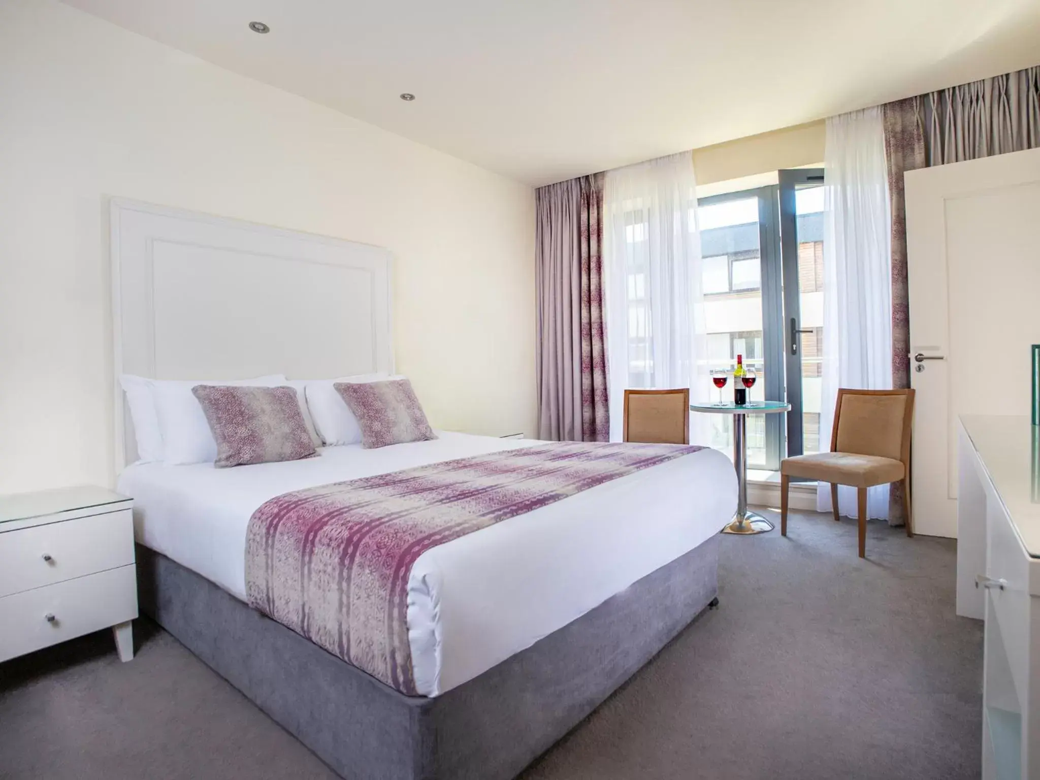 Bedroom, Bed in The Connacht Hotel Bedroom, Bed in The Connacht Hotel