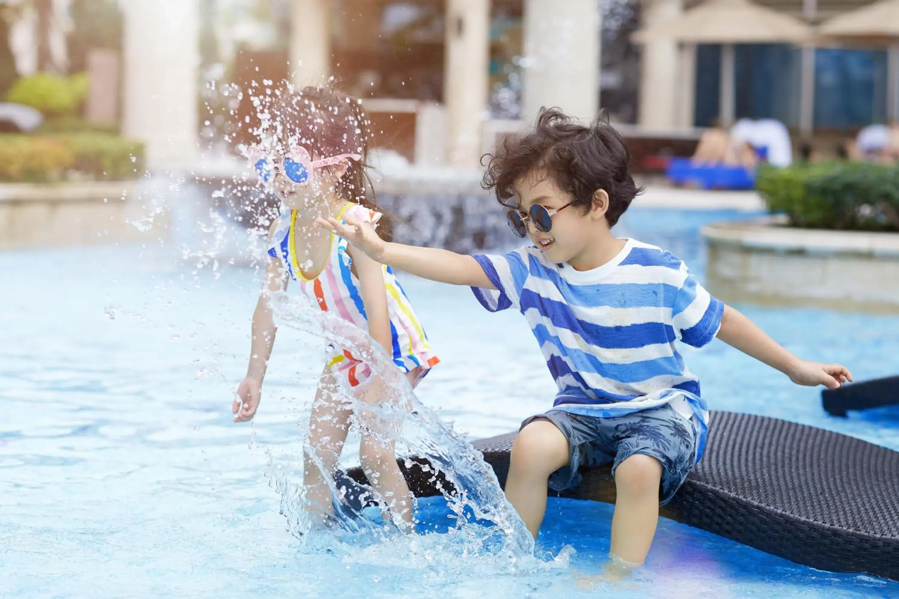 children, Swimming Pool in The Langham, Shenzhen