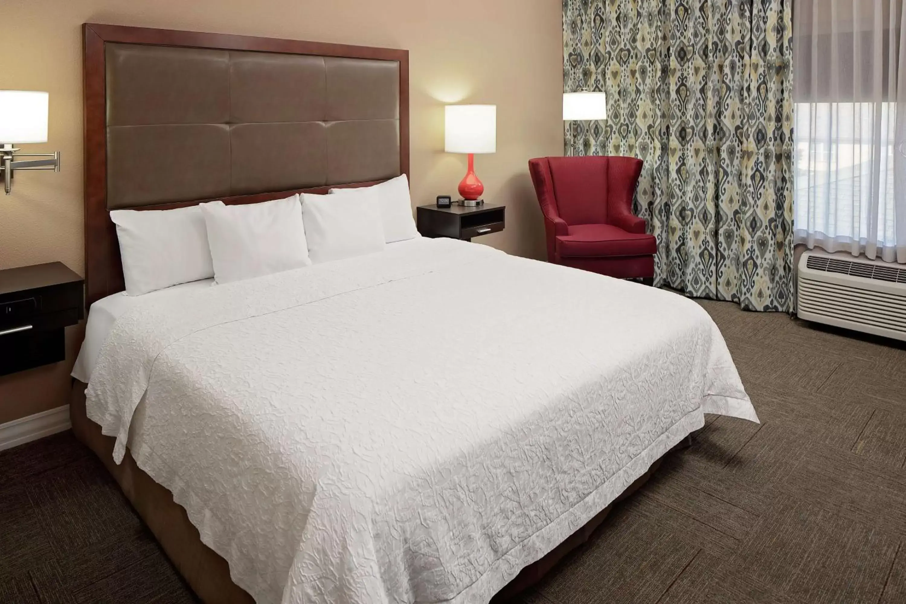 Bed in Hampton Inn By Hilton & Suites Denton