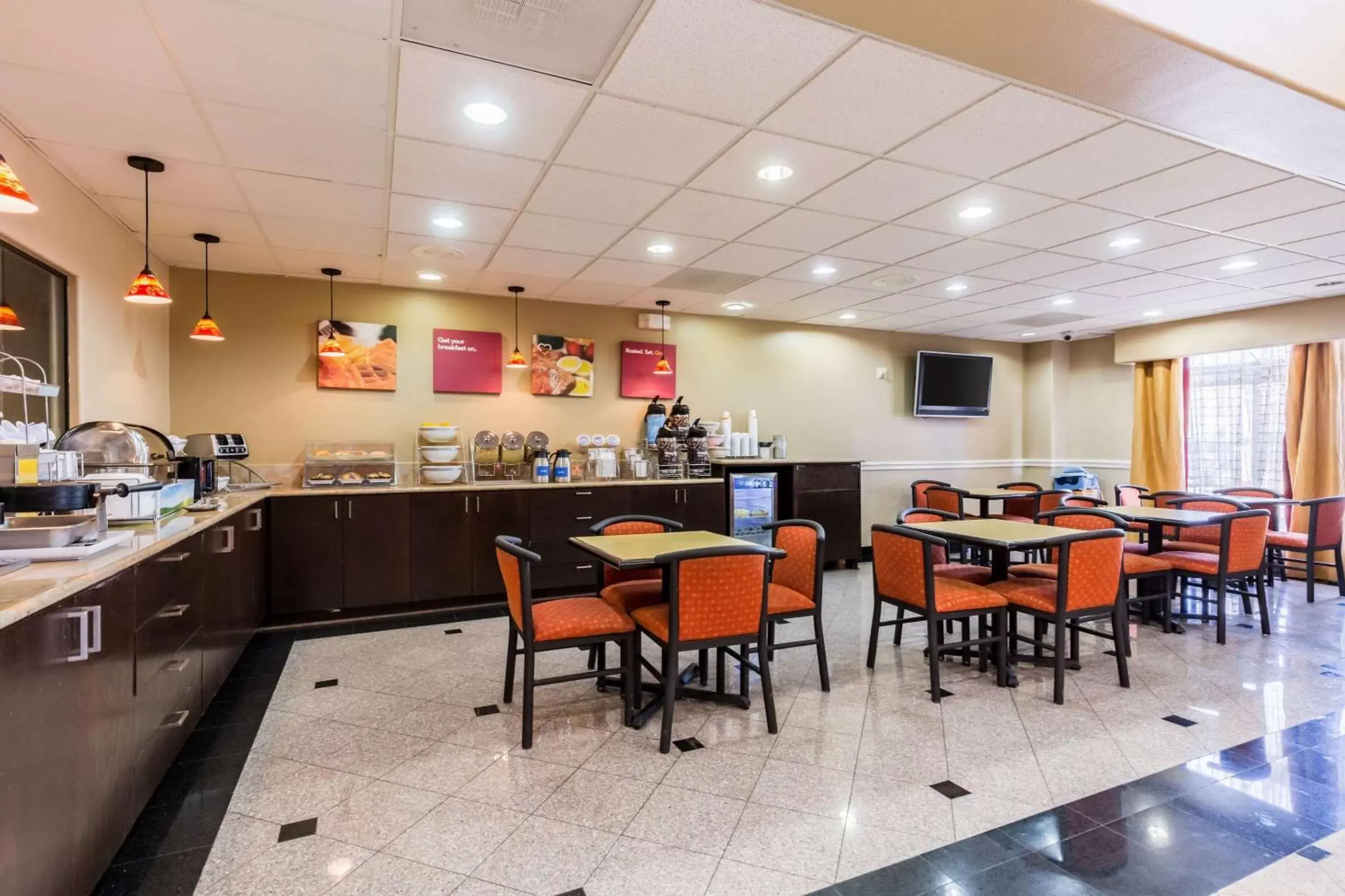 Restaurant/Places to Eat in Comfort Suites Westchase Houston Energy Corridor