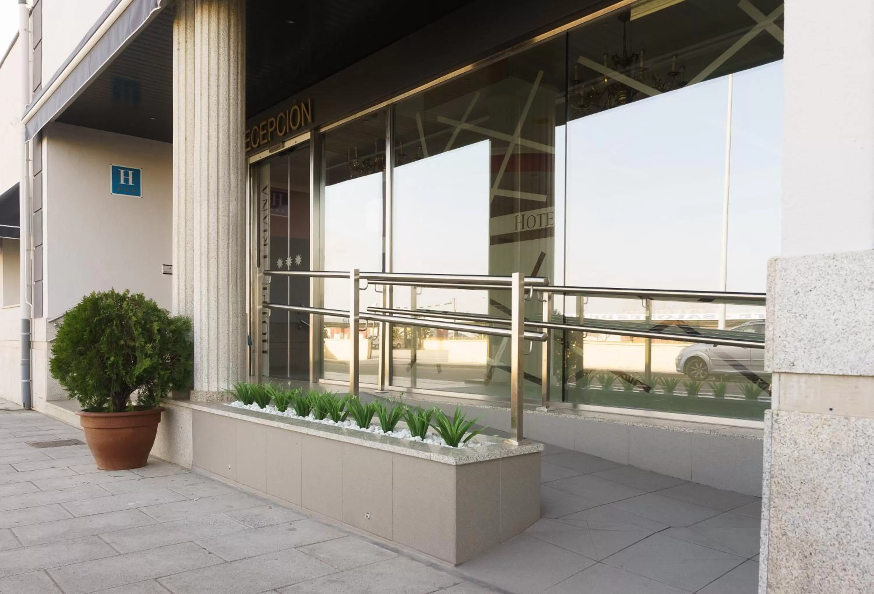 Facade/entrance in Hospedium Hotel Triana