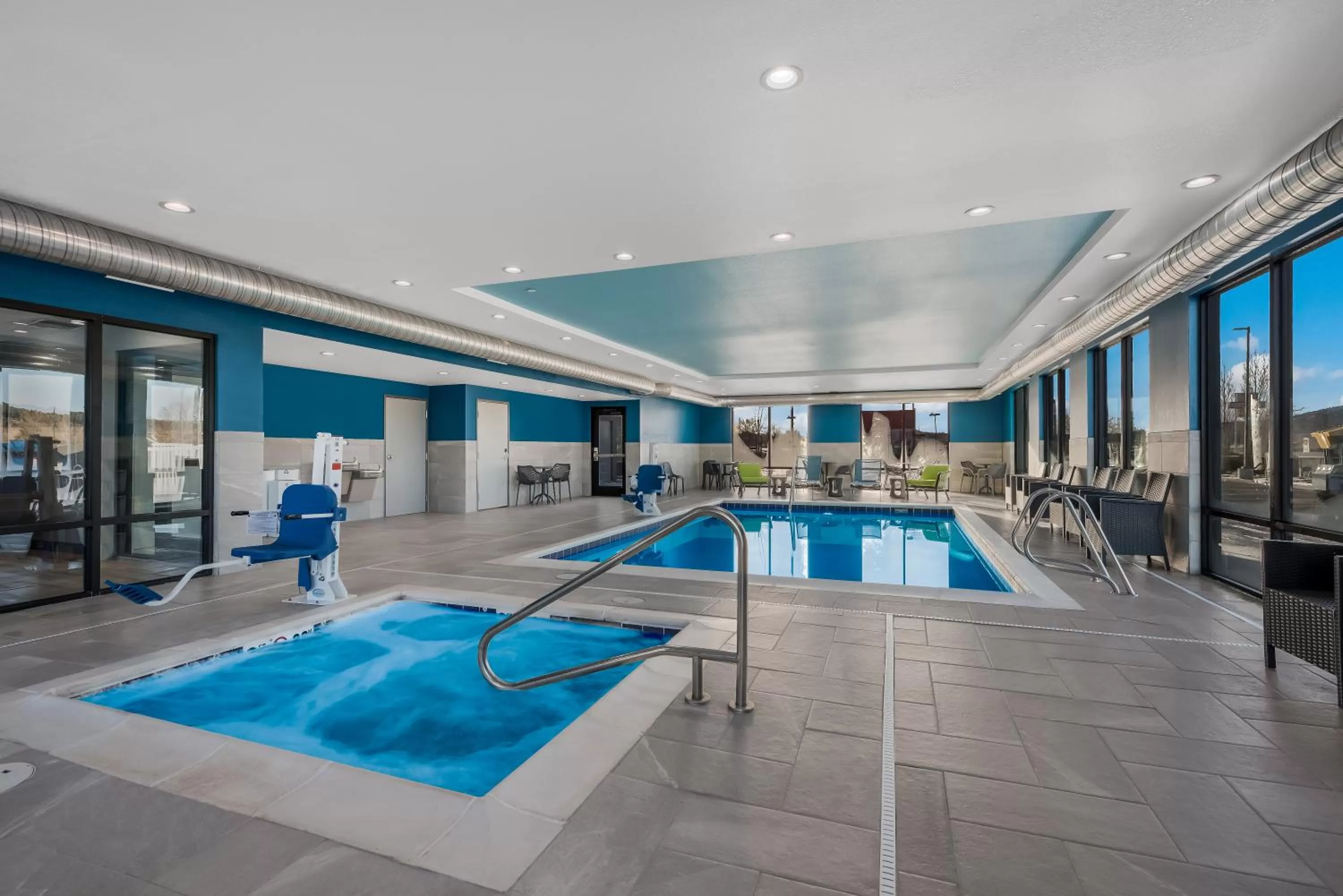Swimming pool in Hampton Inn By Hilton Williams