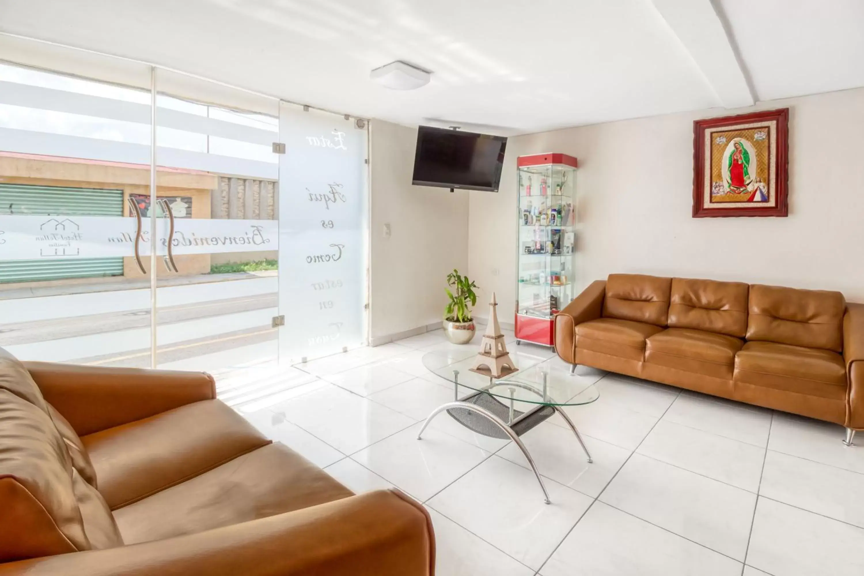 Lobby or reception, Seating Area in OYO Hotel Familiar Tollan