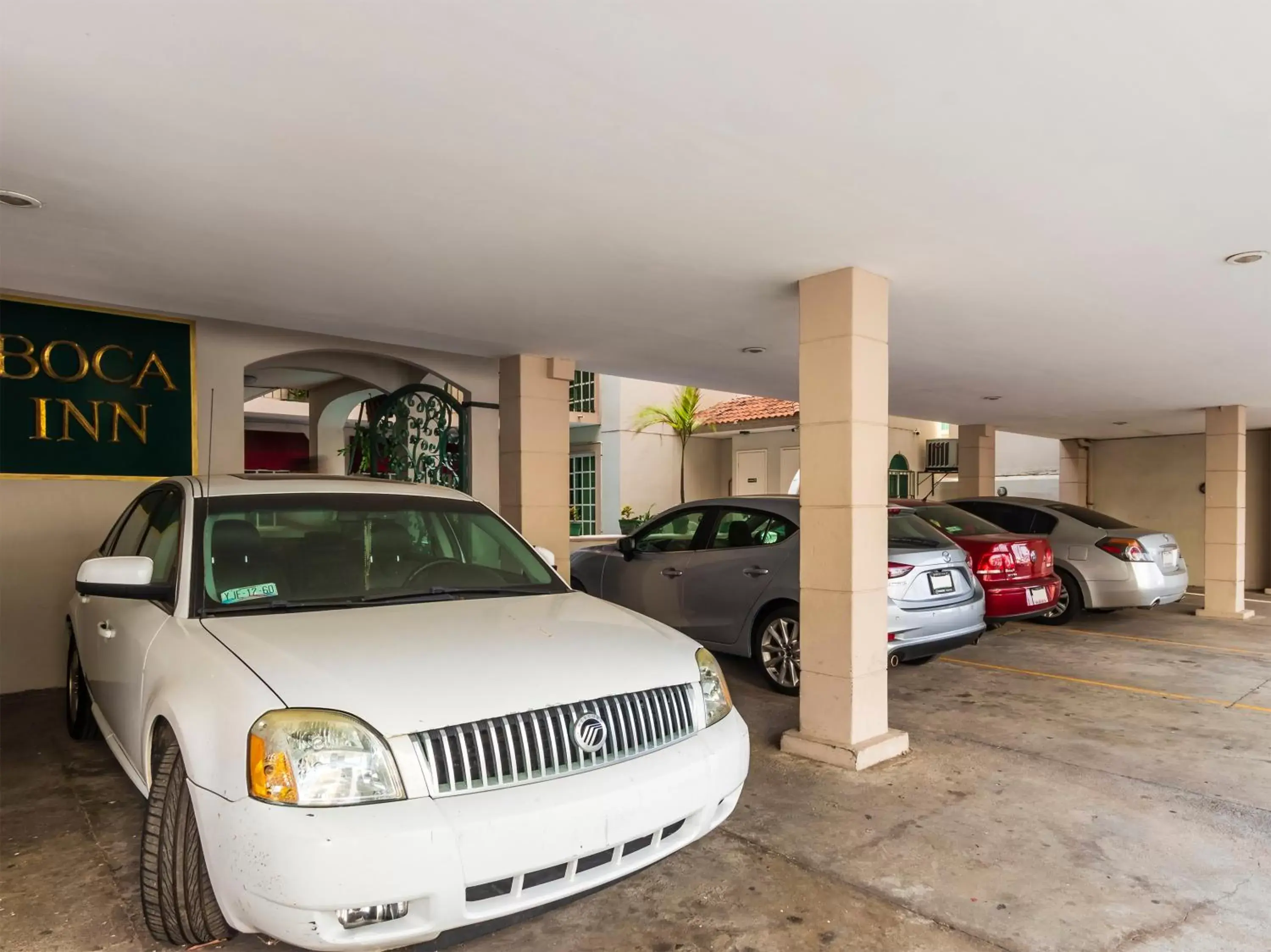 Parking in Boca Inn Hotel & Suites