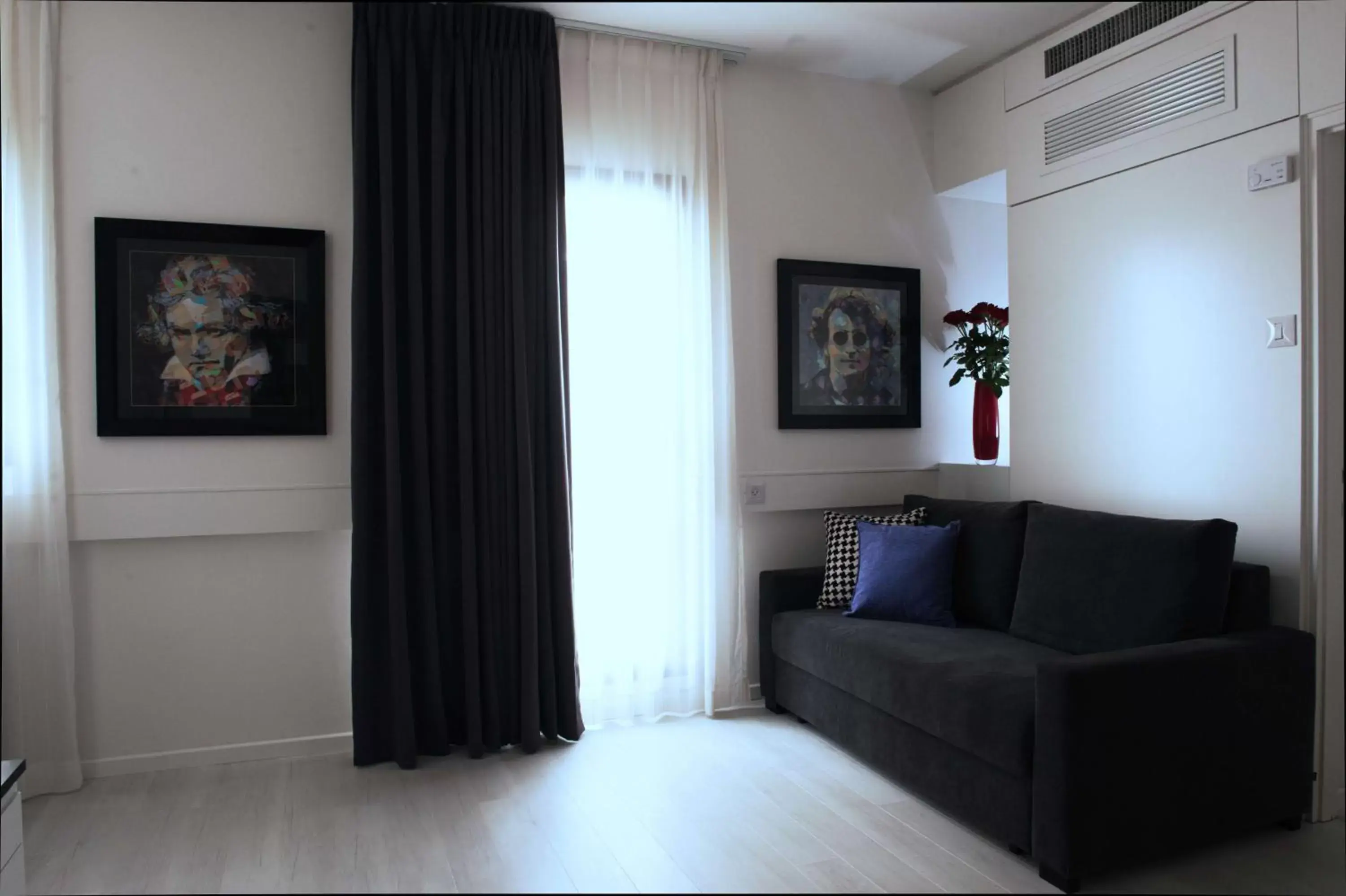 Living room, Seating Area in Best Western Regency Suites