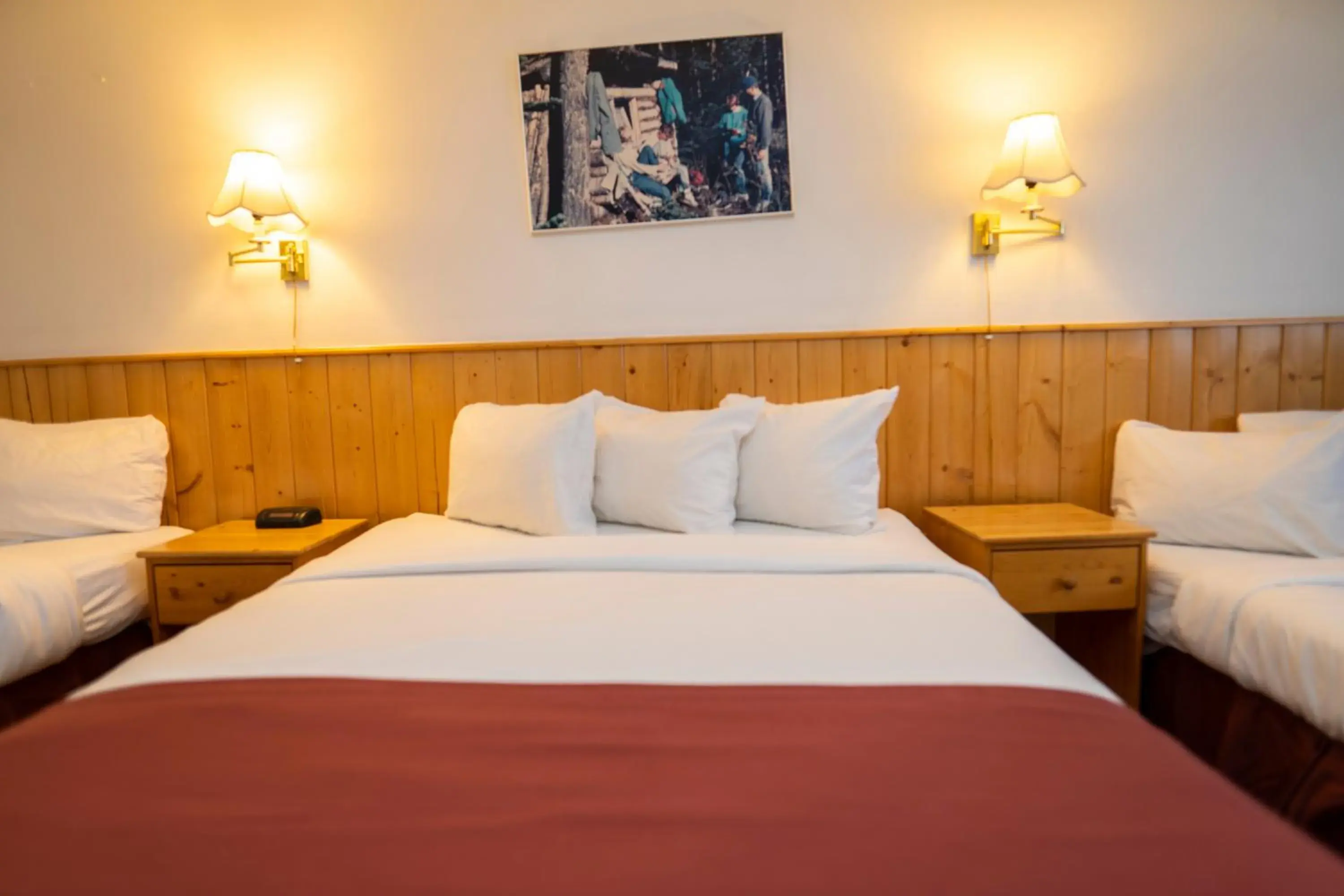 Bed in Canadas Best Value Inn- Riverview Hotel Bed in Canadas Best Value Inn- Riverview Hotel