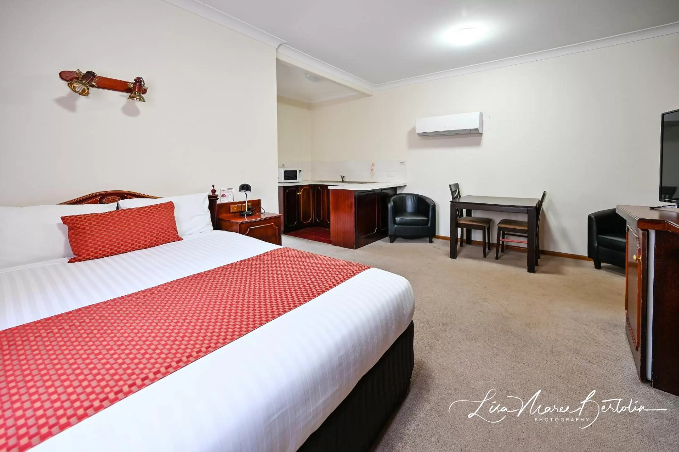 Bed in Narrandera Club Motor Inn