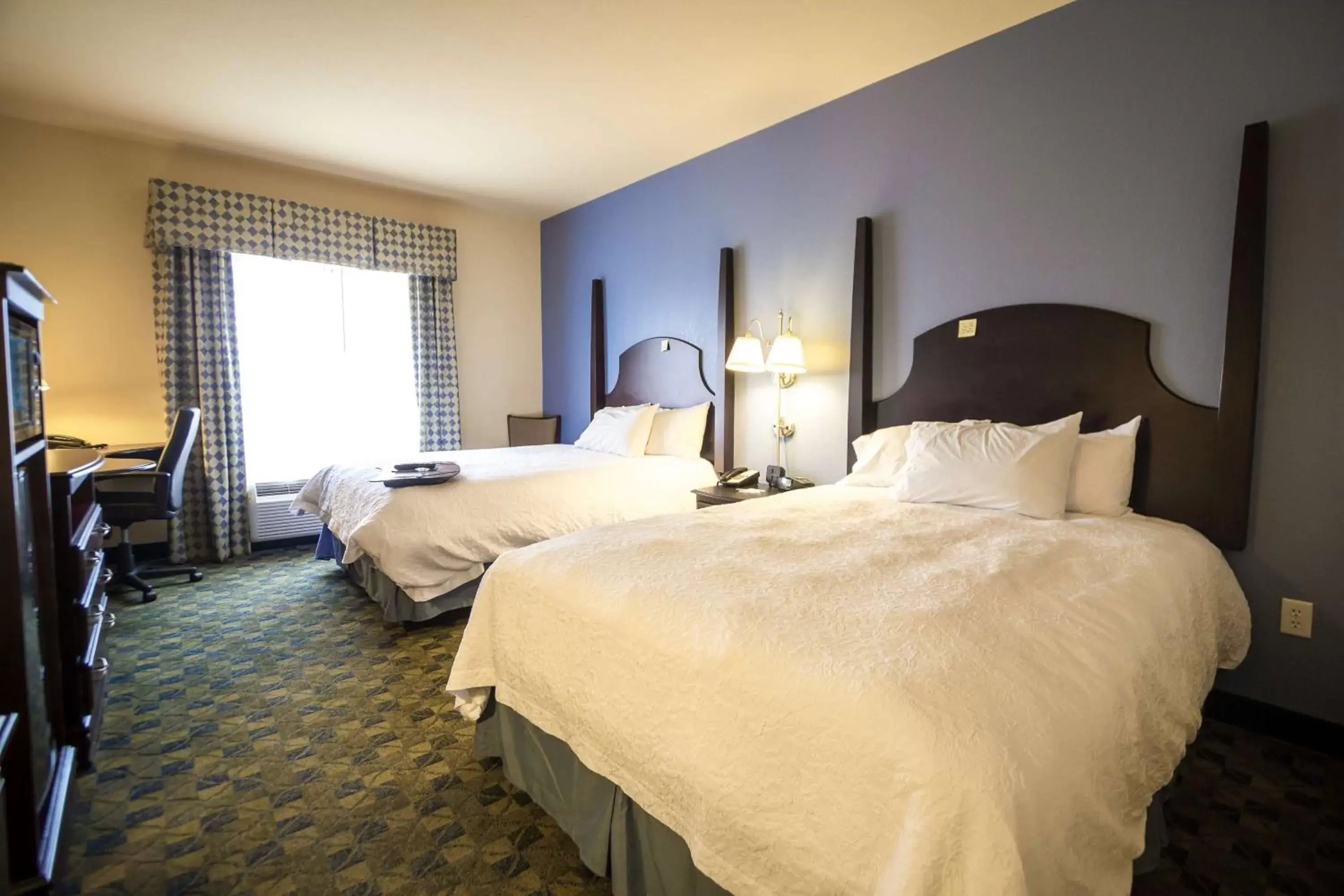 Bed in Hampton Inn & Suites Natchez