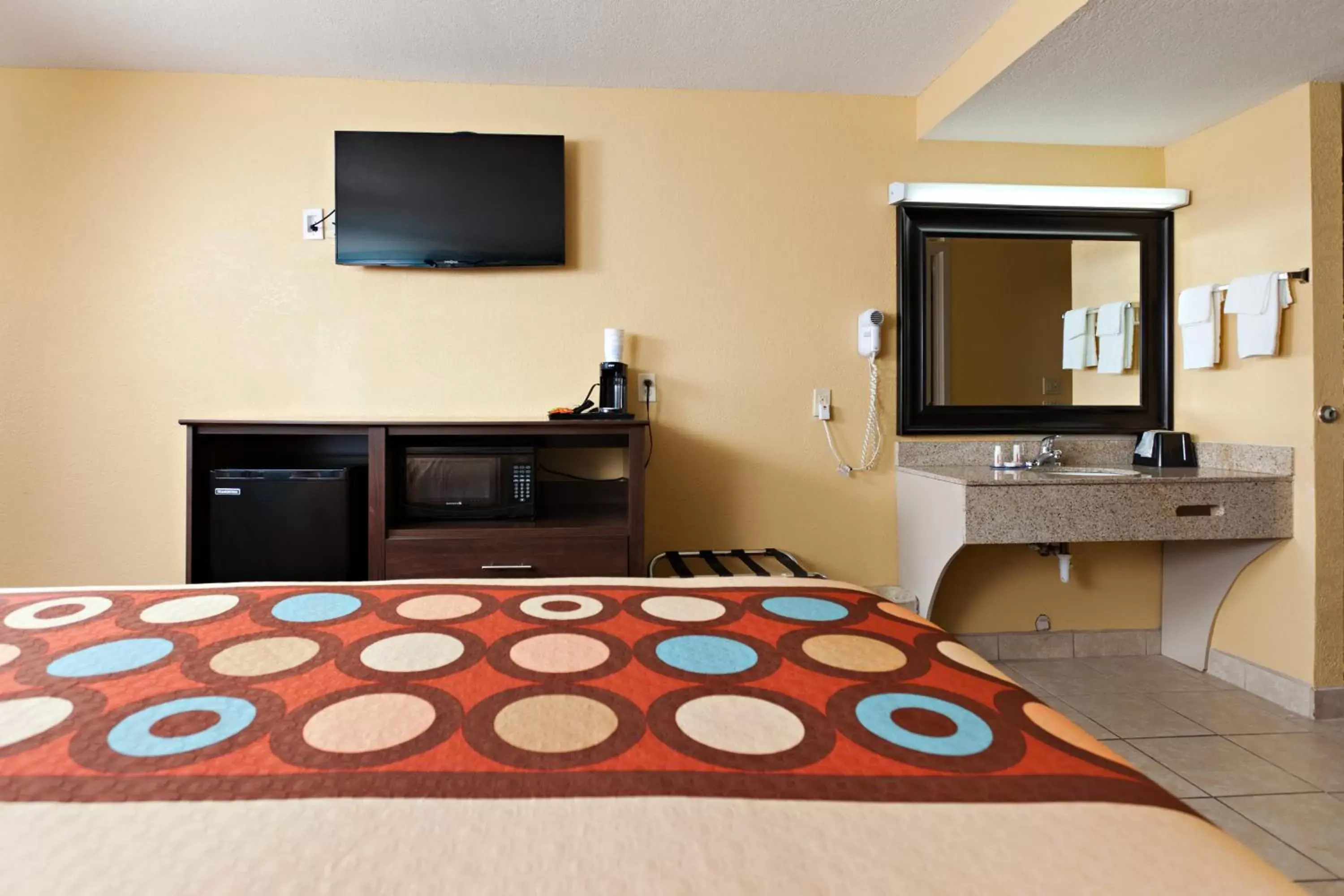 Bed in Super 8 by Wyndham Wichita Airport West Kellogg