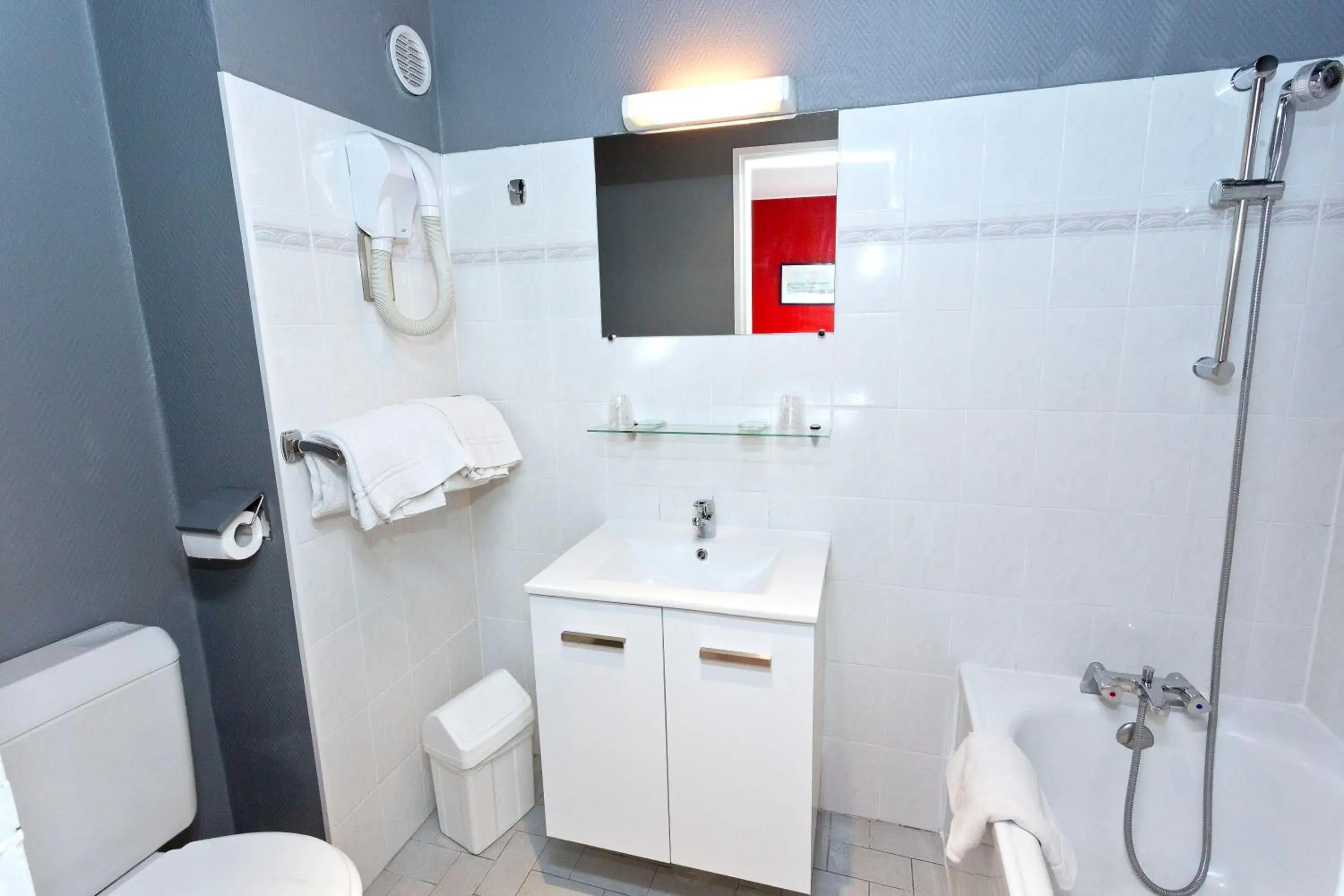 Bathroom in Hipotel Paris Belgrand Mairie Du 20eme