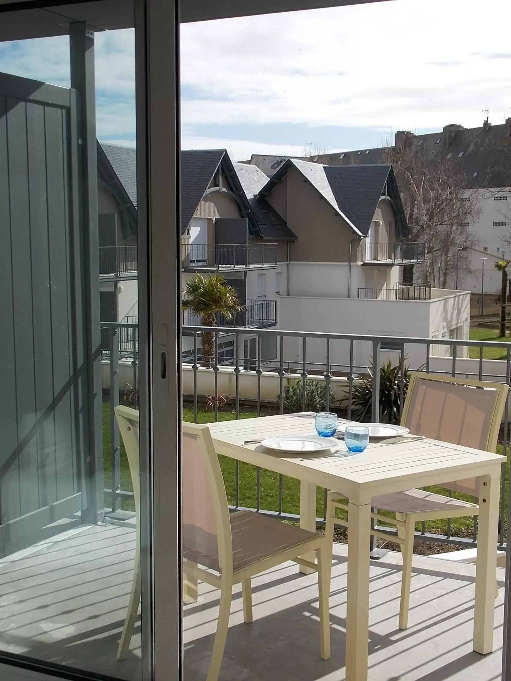 Balcony/Terrace in Résidence Vacances Bleues Les Jardins d'Arvor