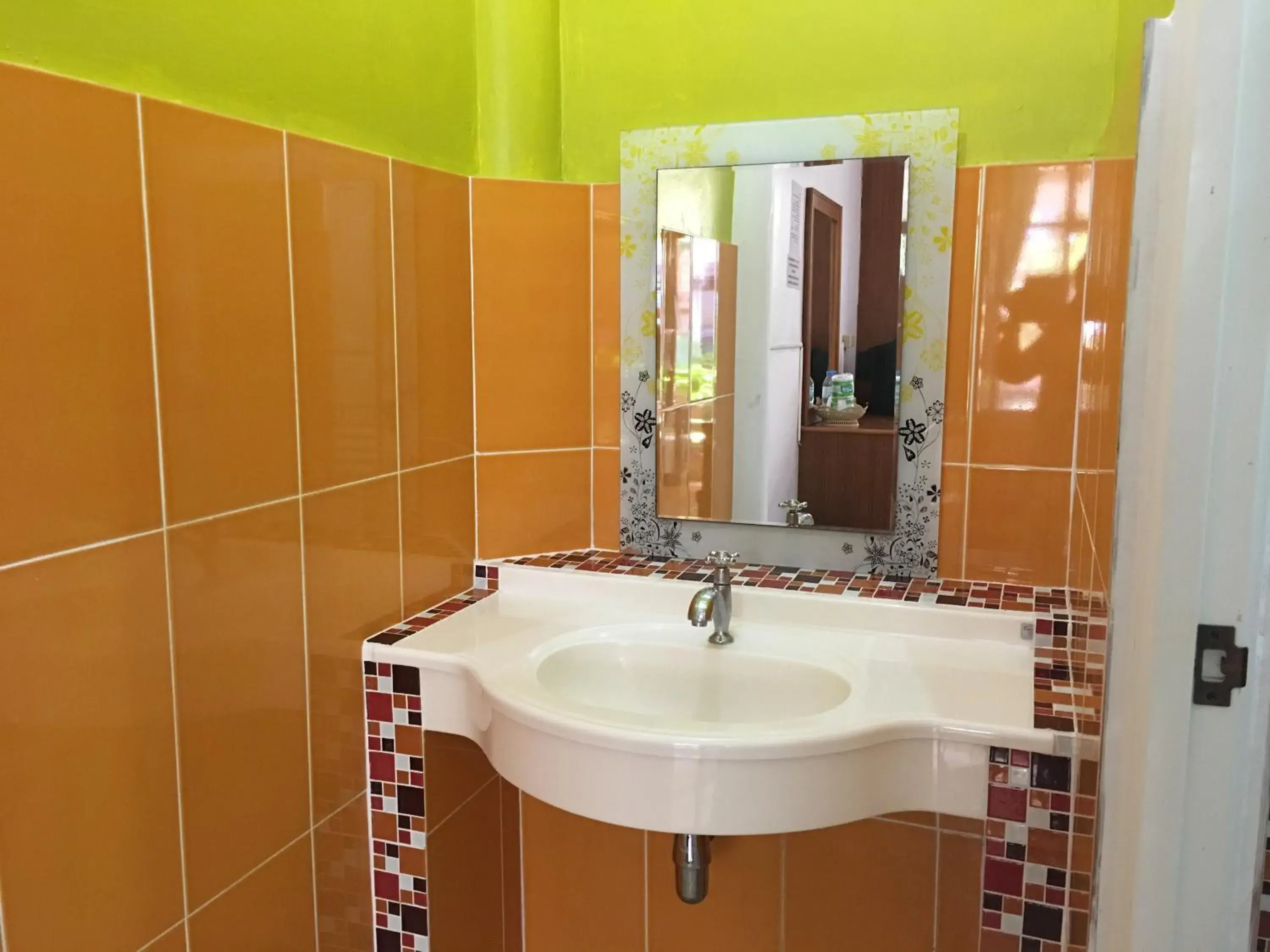 Bathroom in Lanta Garden Home (SHA Extra Plus)