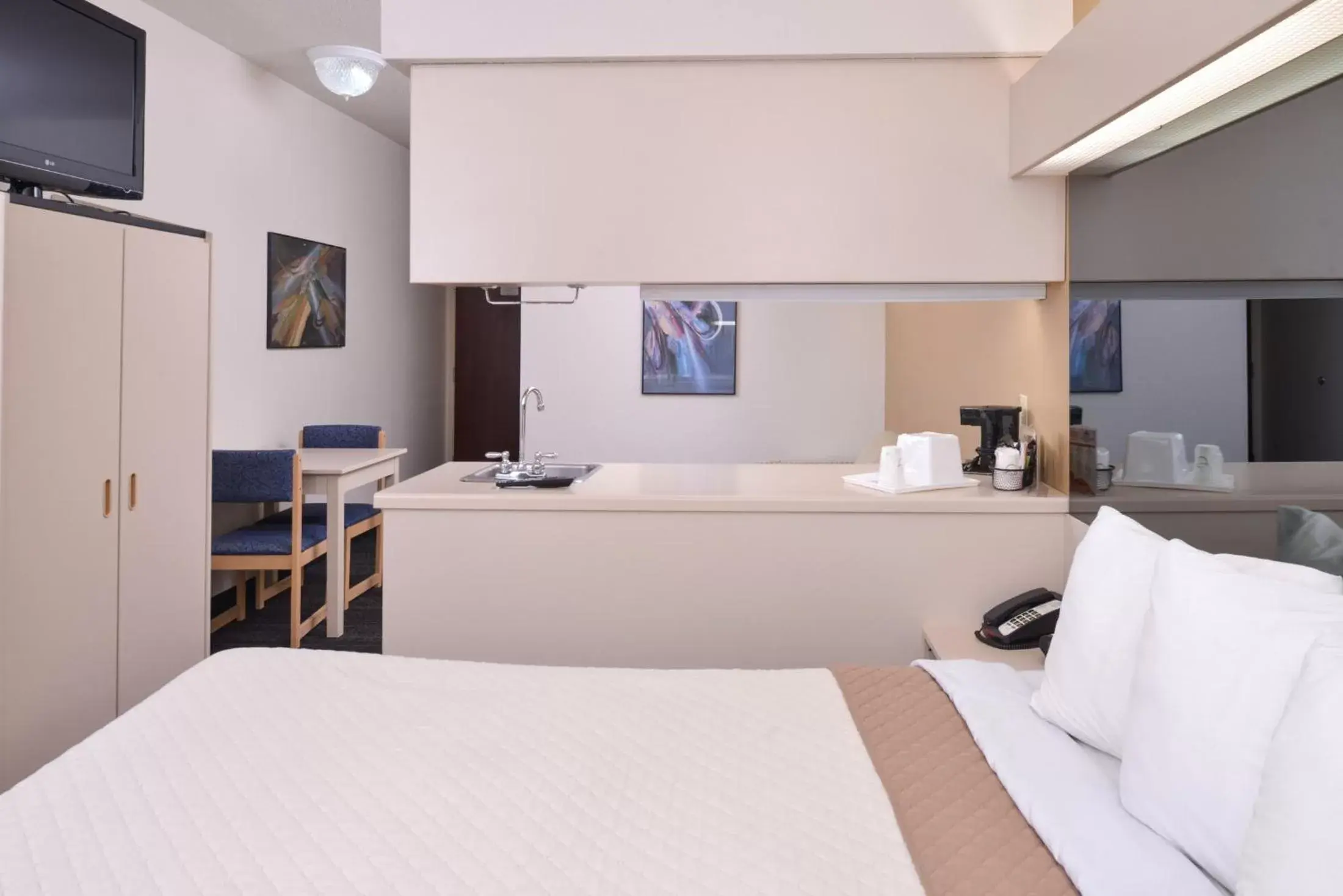 Bedroom in Americas Best Value Inn & Suites Maryville