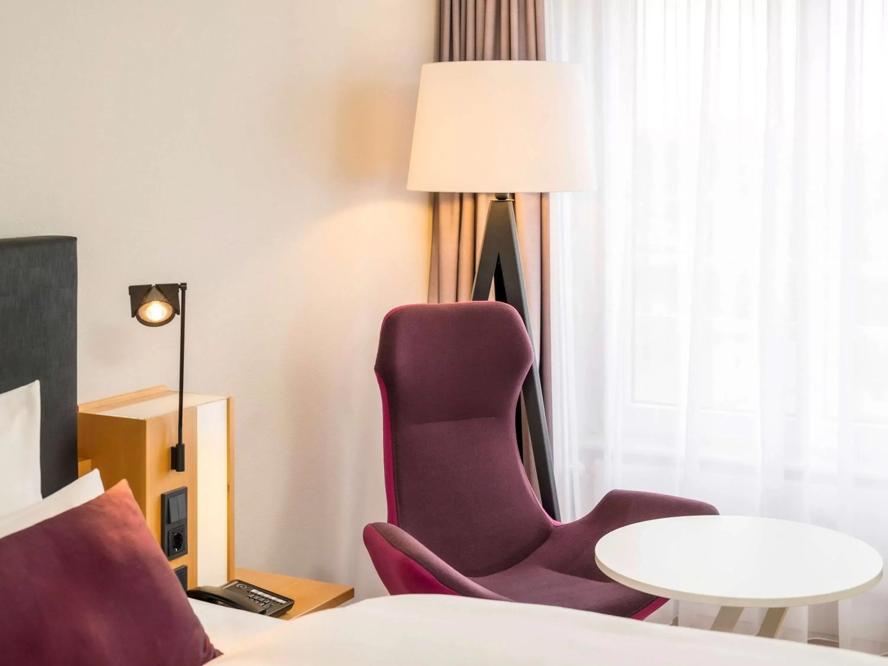 Bedroom, Seating Area in Mercure Hannover Oldenburger Allee