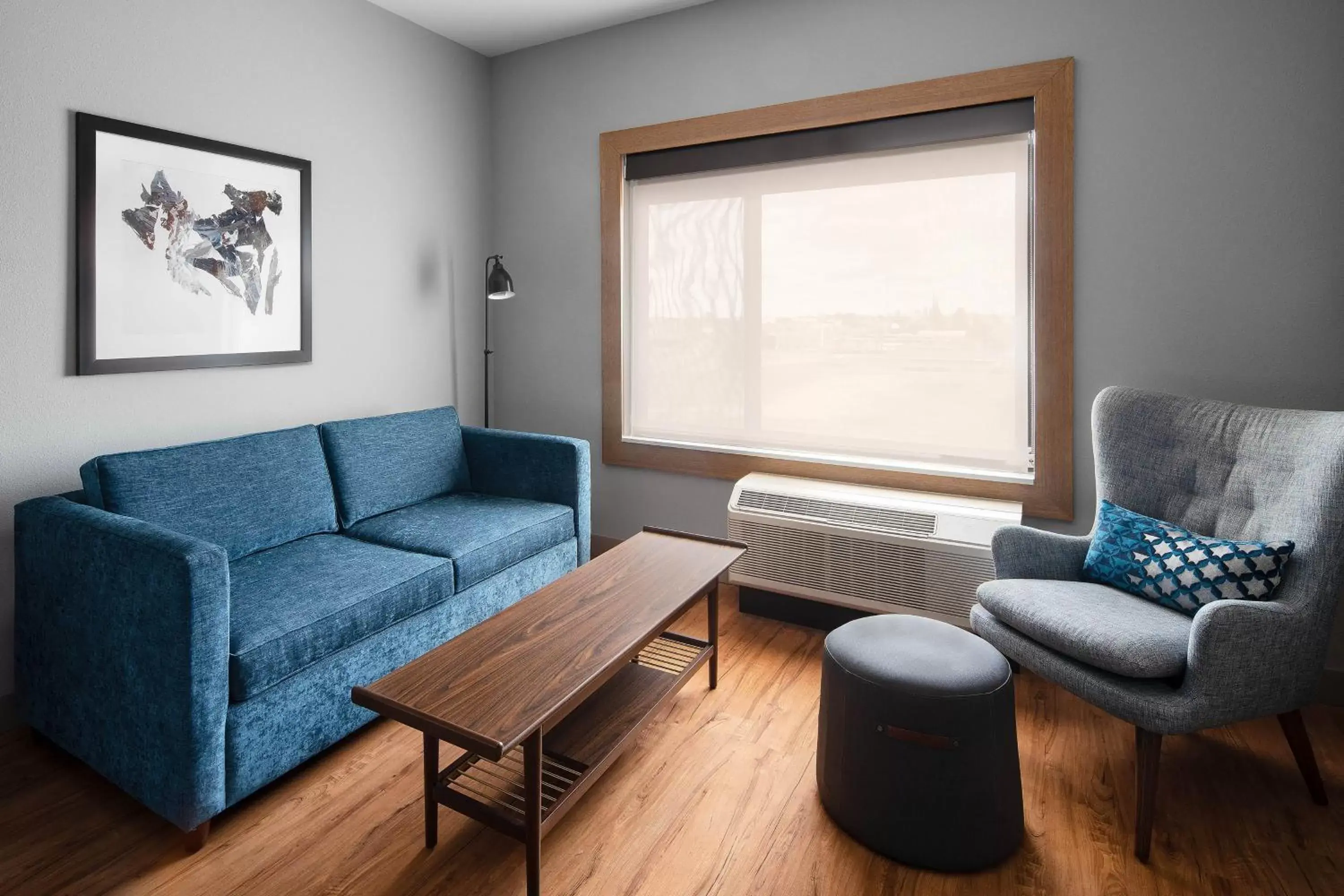 Living room, Seating Area in Four Points by Sheraton Oklahoma City Airport