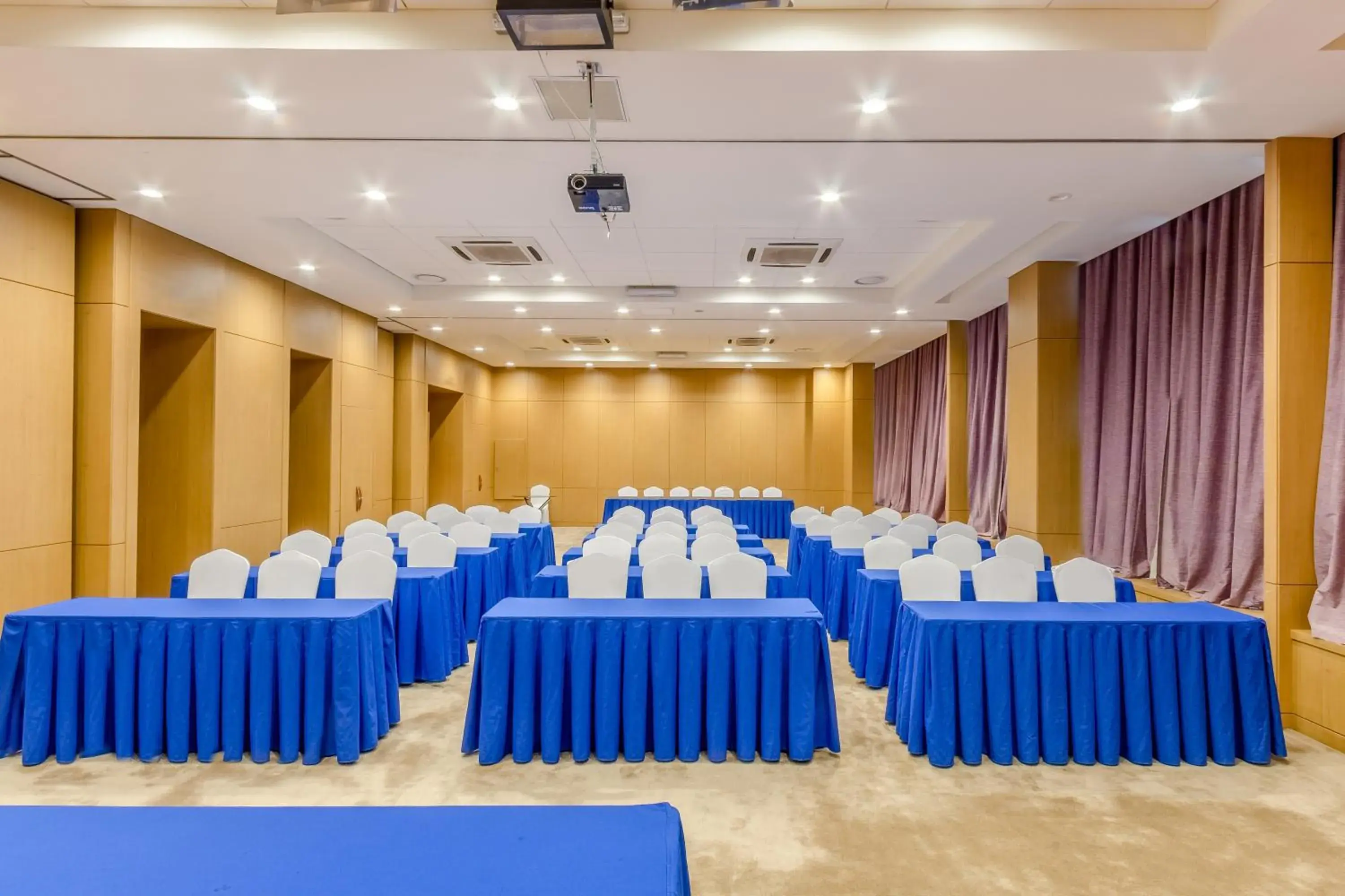 Business facilities in The Blue Sky Hotel and Tower