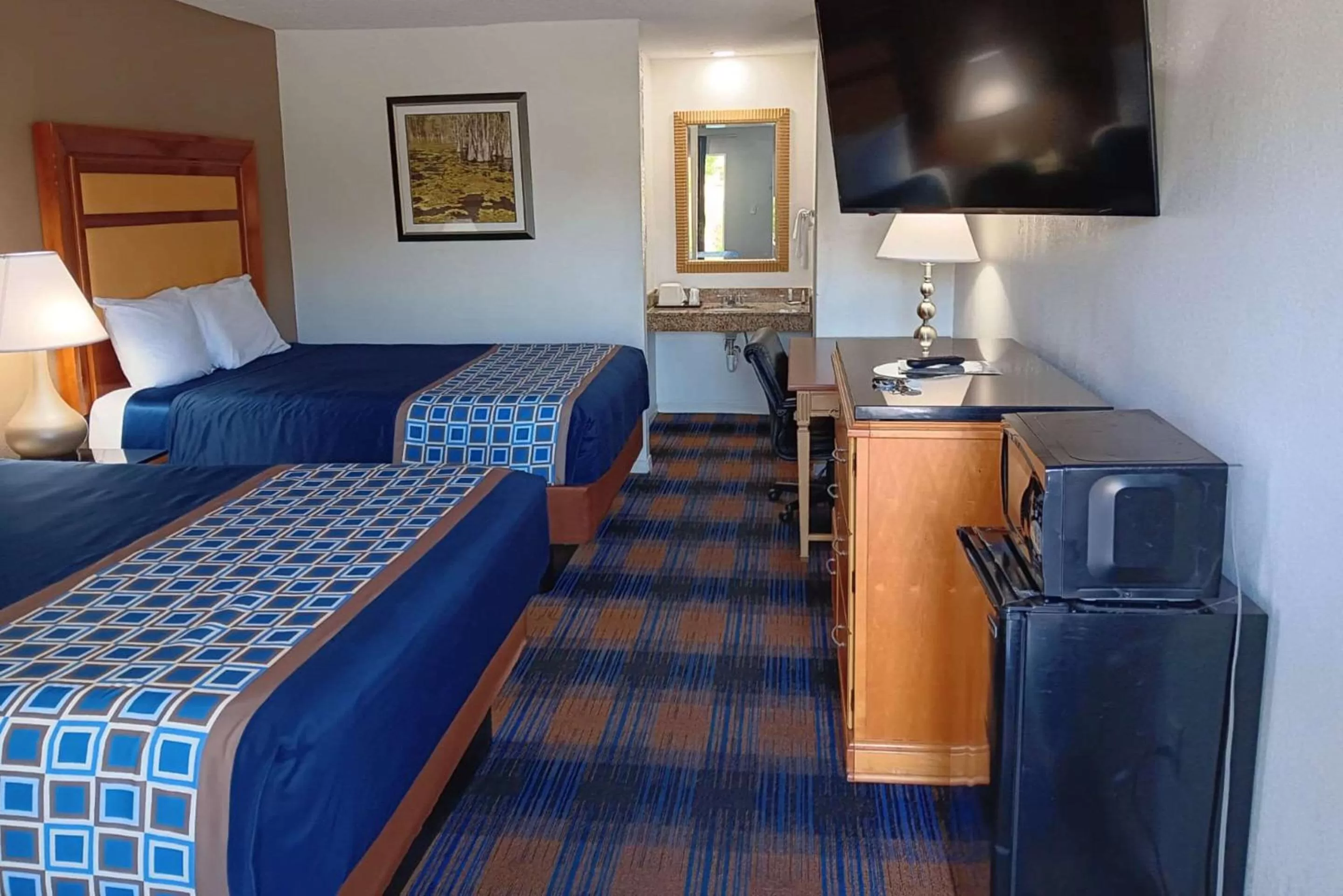 Bedroom, Bed in Rodeway Inn Lake City I-75