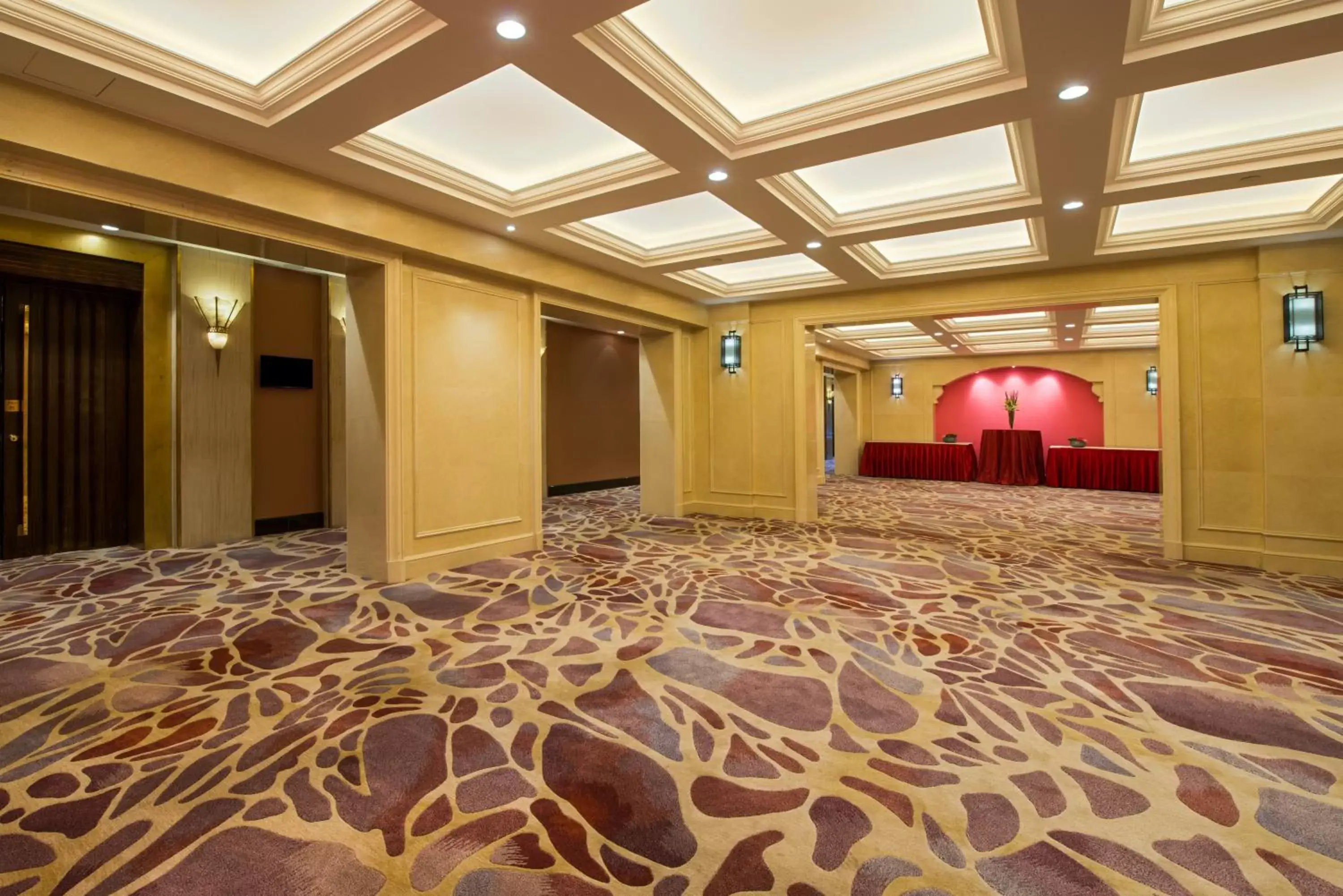 Meeting/conference room, Banquet Facilities in Crowne Plaza Shanghai, an IHG Hotel